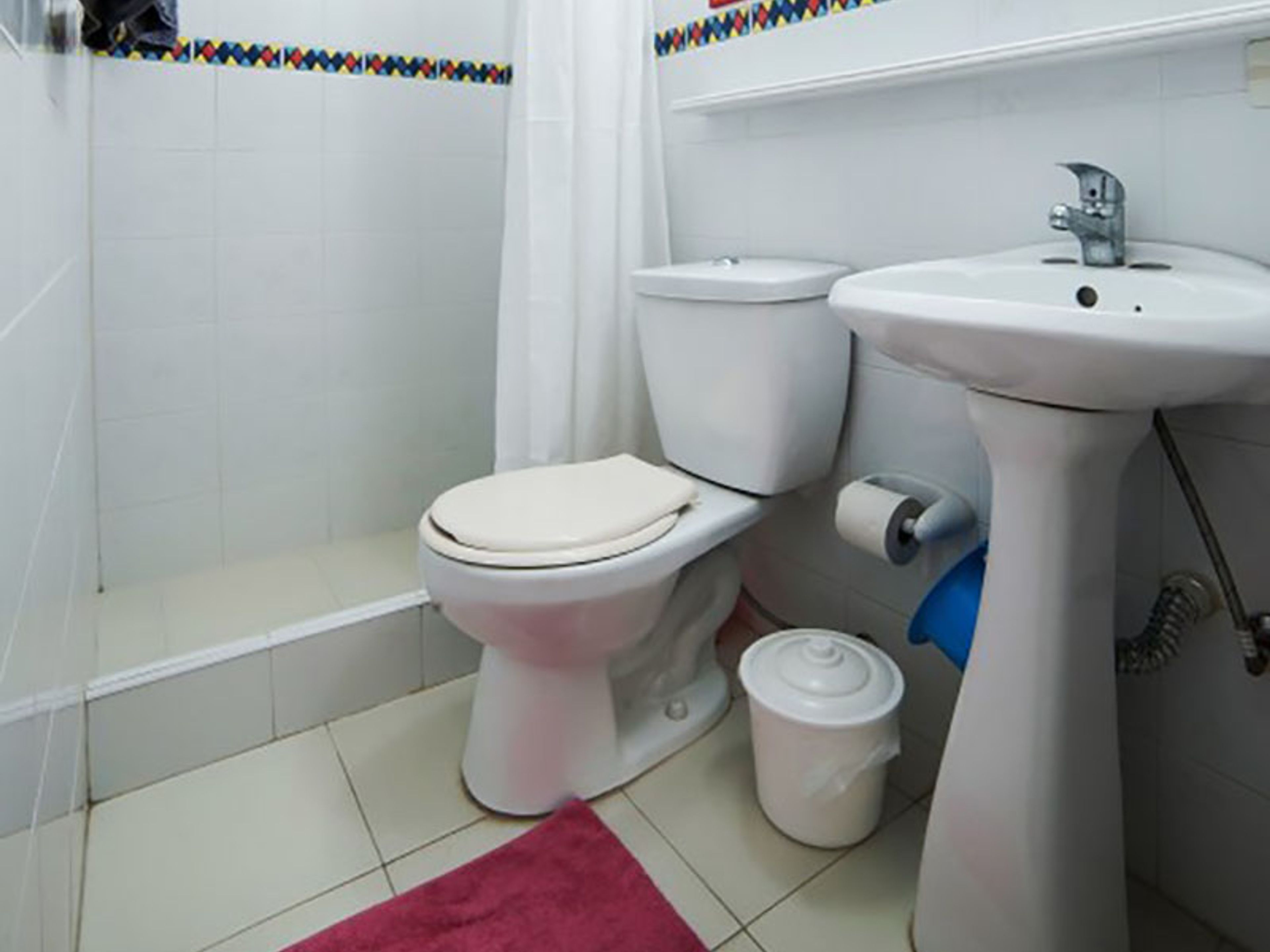 Hostal Bed & Breakfast Central Havana, SAN LÁZARO, No. 907Bathroom's 1 view