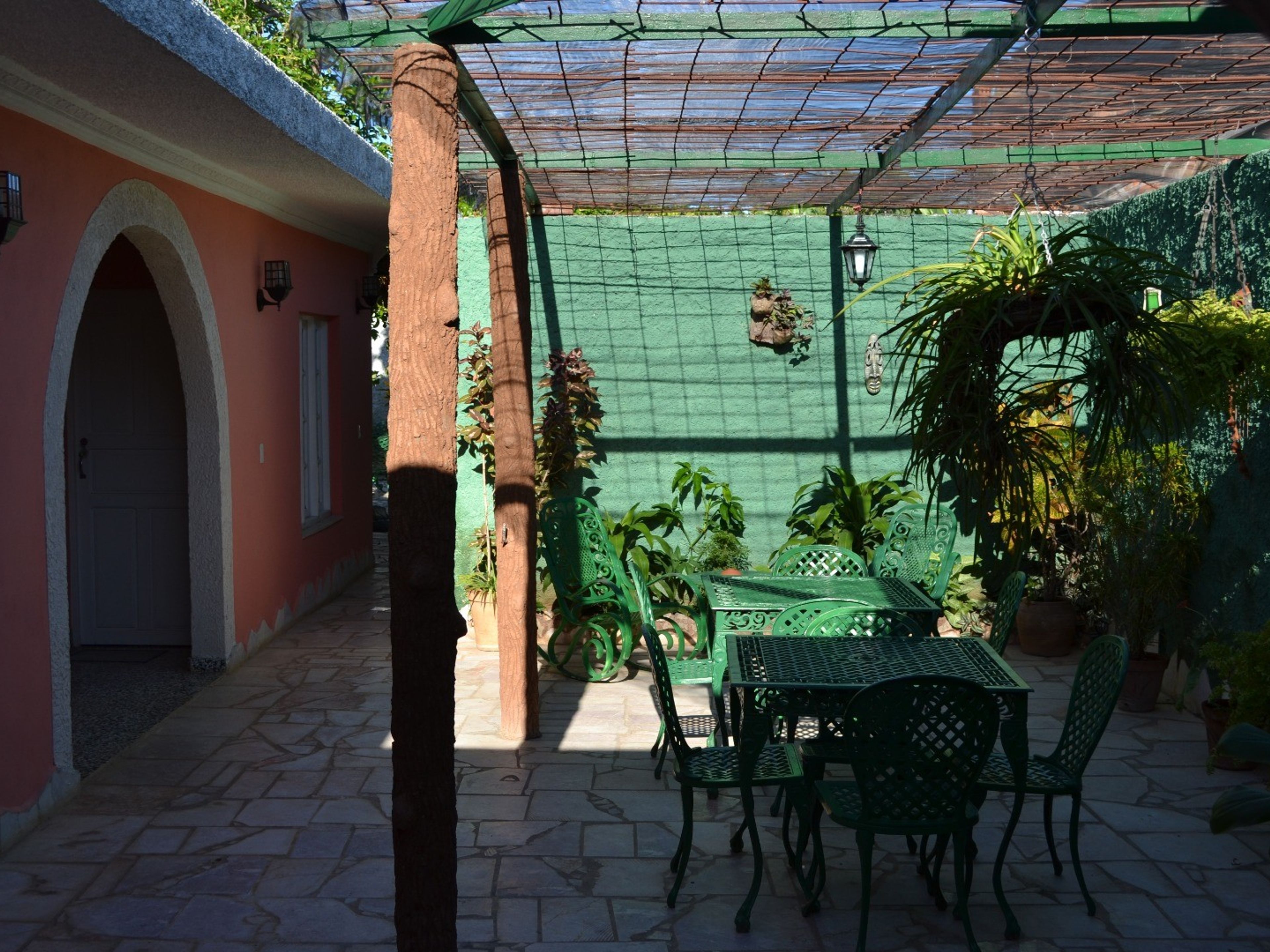 Hostal Santander, FRANK PAÍS (Del Carmen), No. 487Inside patio view