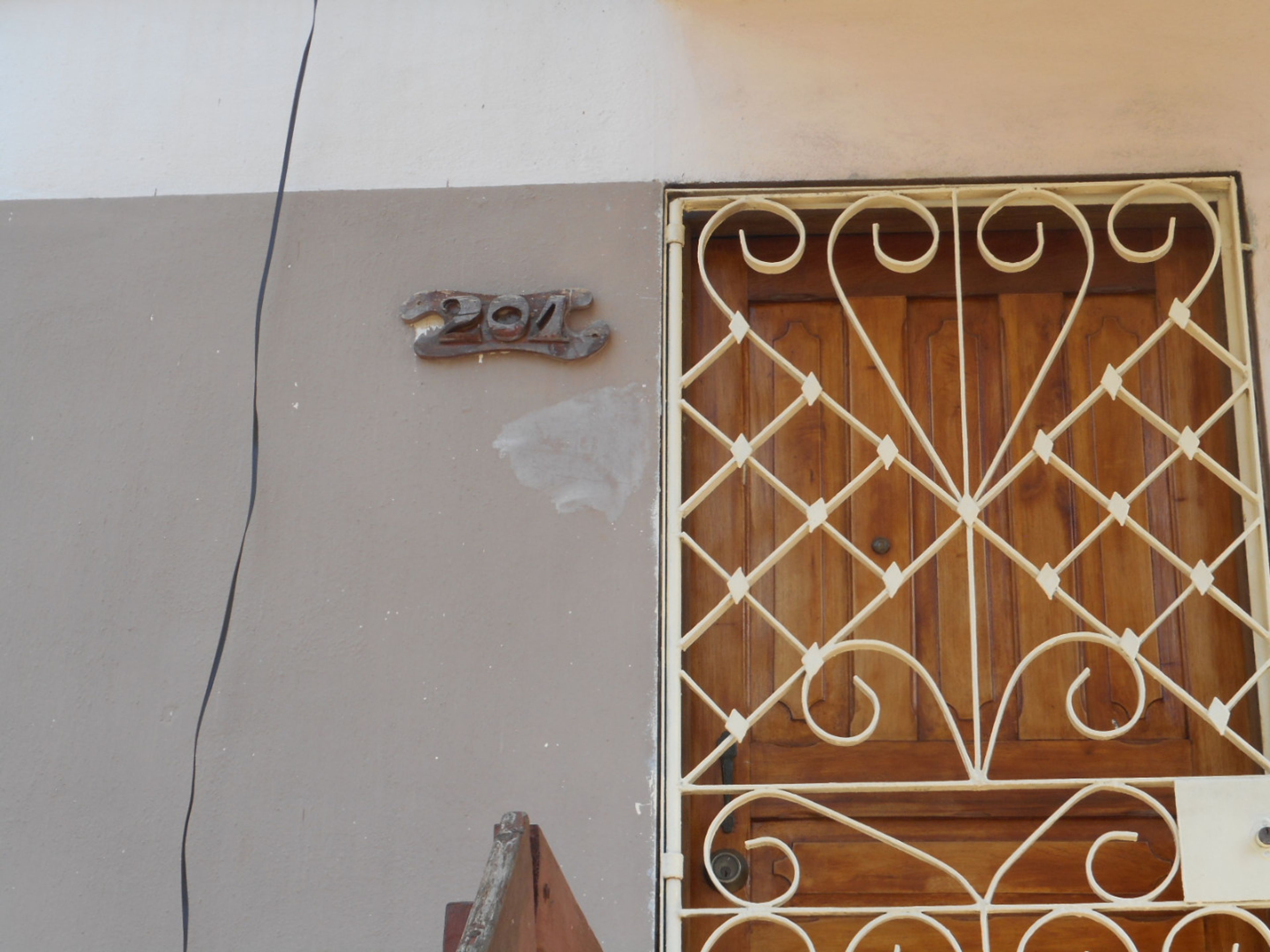 Casa Esperanza, REPARTO CAMILO CIENFUEGOS, Edificio 21, No. 201Apartment's entrance view