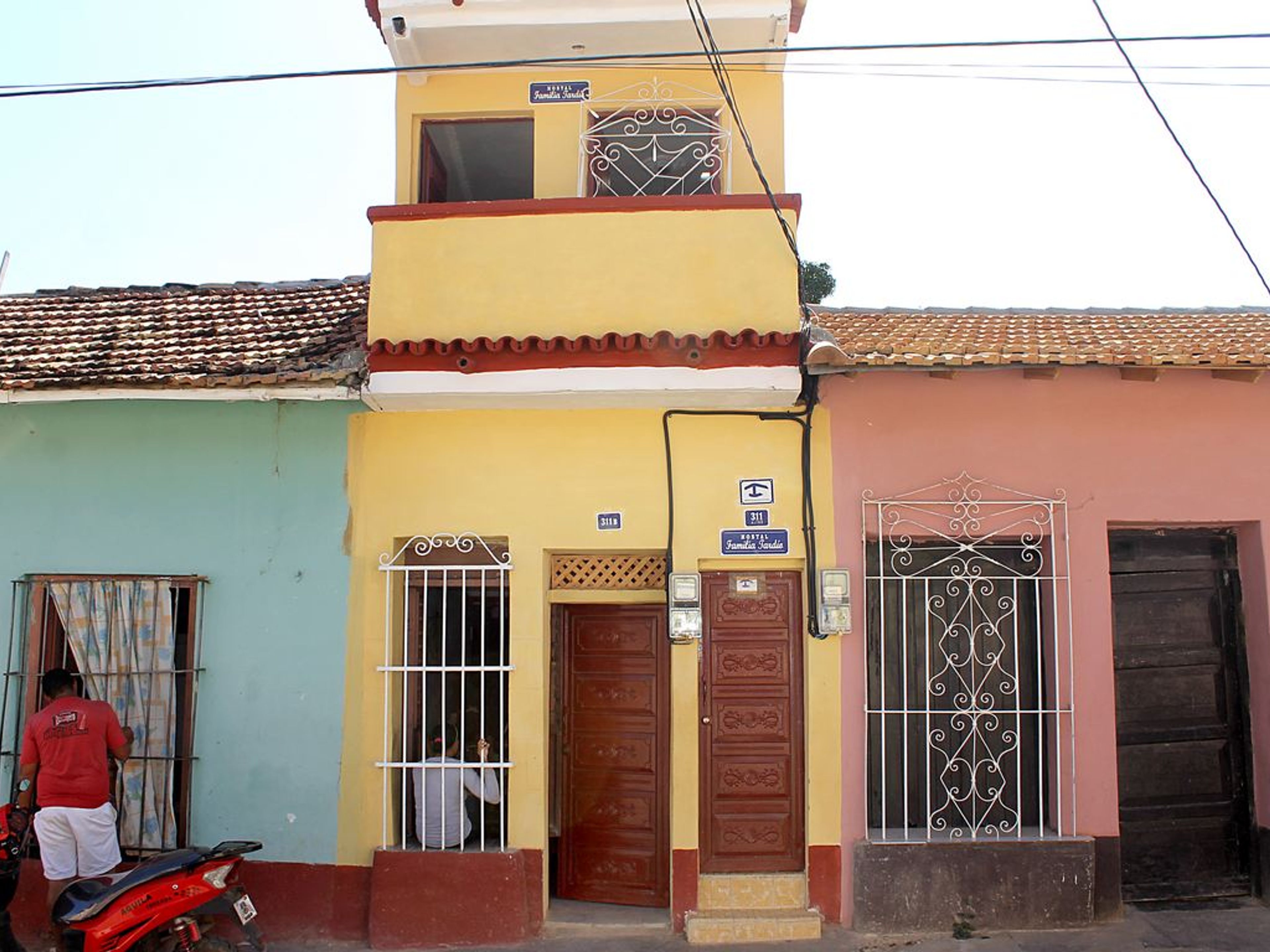 Hostal Familia Tardío, ABEL SANTA MARÍA (Lirio Blanco), No. 311