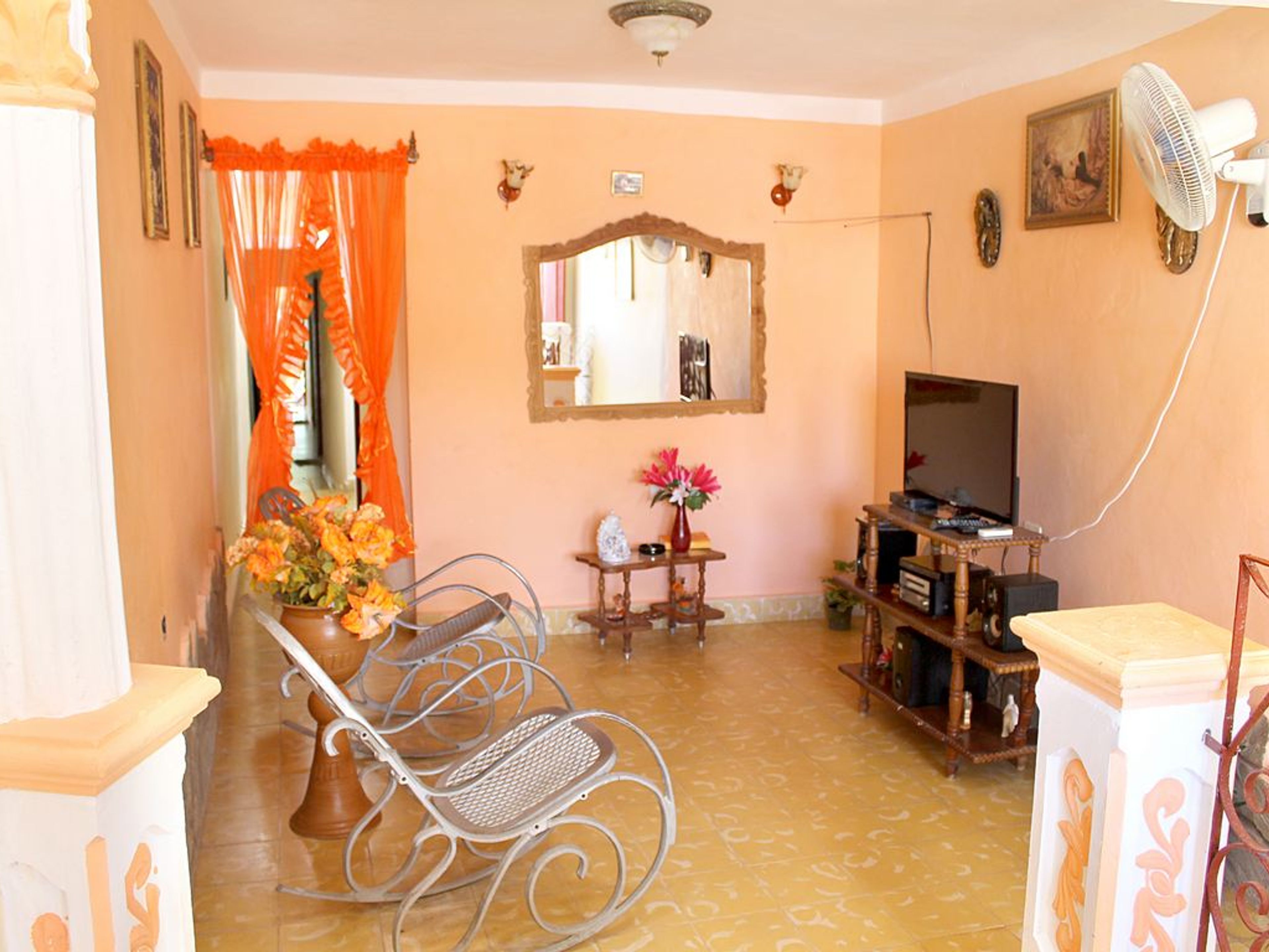 Hostal Familia Tardío, ABEL SANTA MARÍA (Lirio Blanco), No. 311House's living room