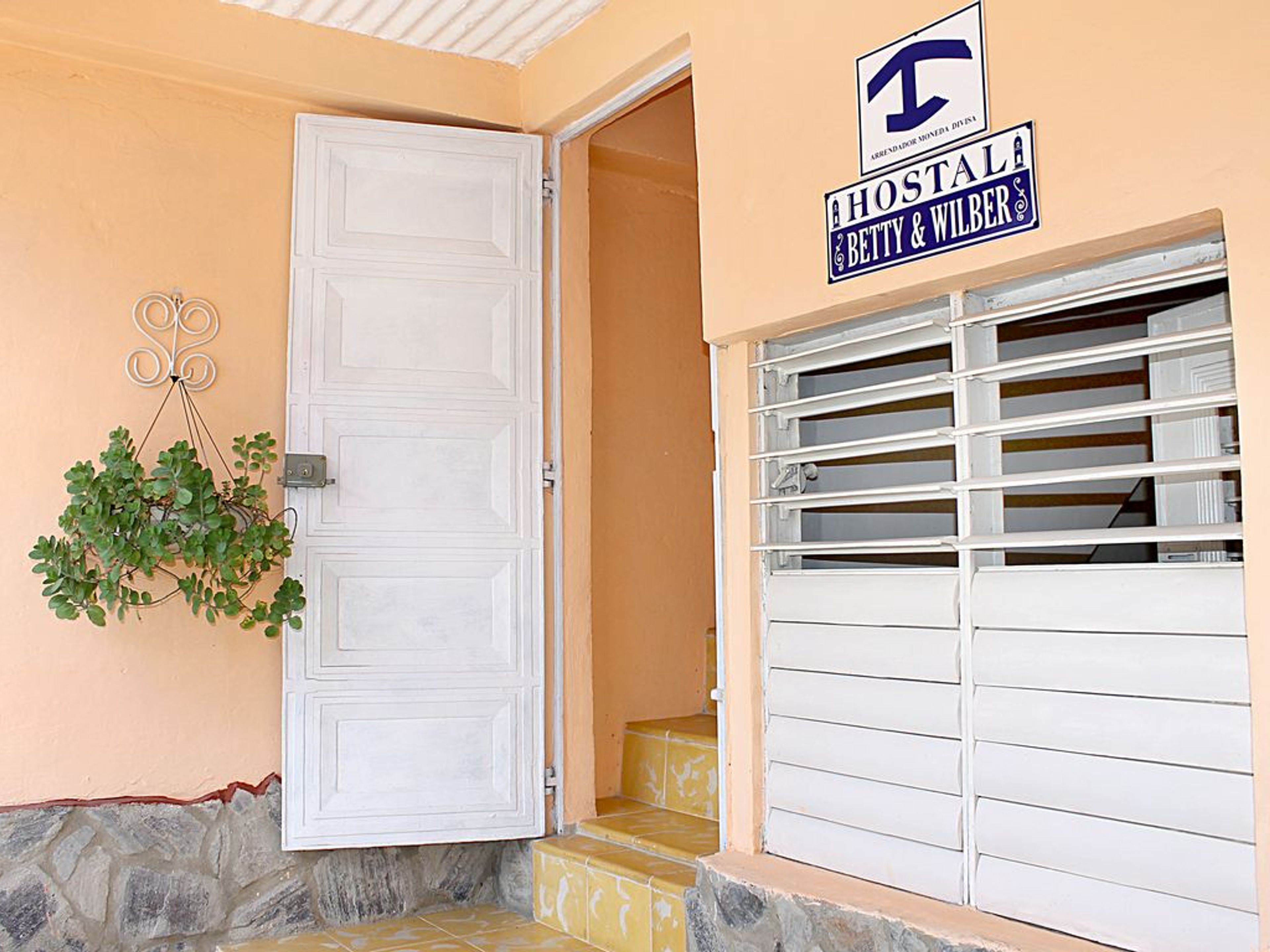 Hostal Betty & Wilber, CLEMENTE PEREIRA (Cruz Verde), No. 93-AHouse's entrance view