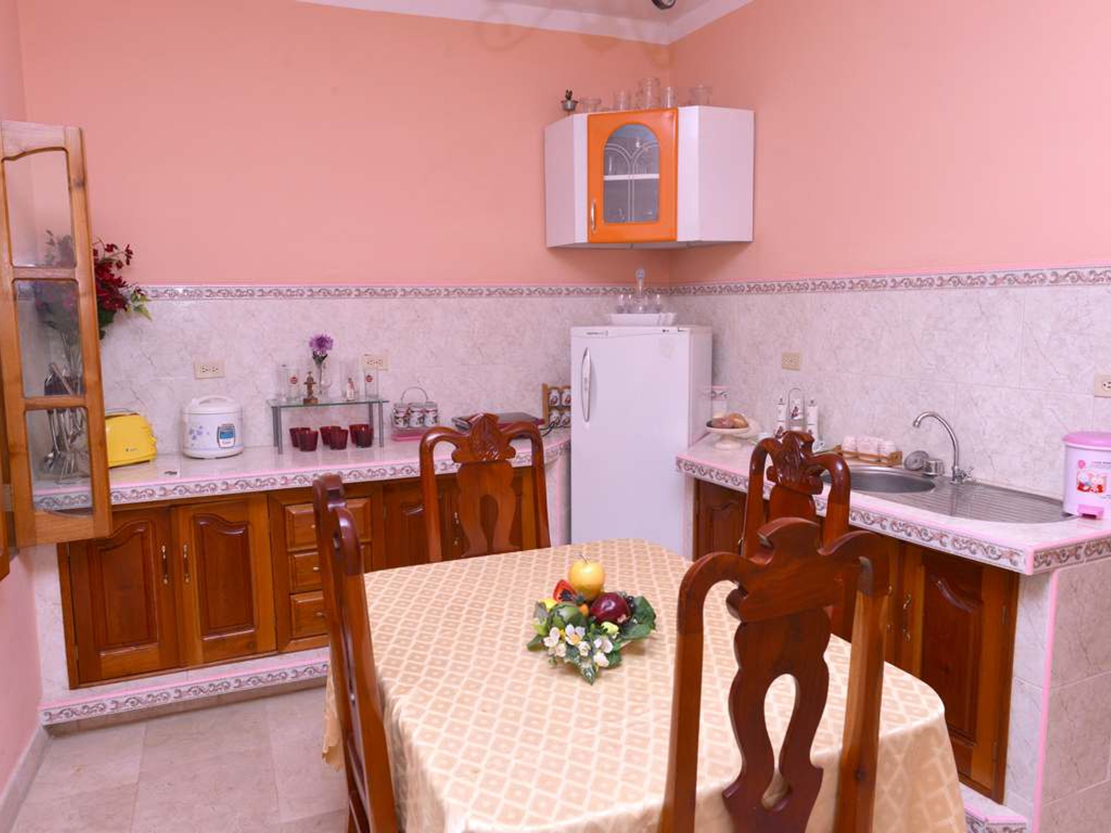 Hostal Las Terrazas, JESÚS BETANCOURT (Angustia) No.109House's kitchen and dining room