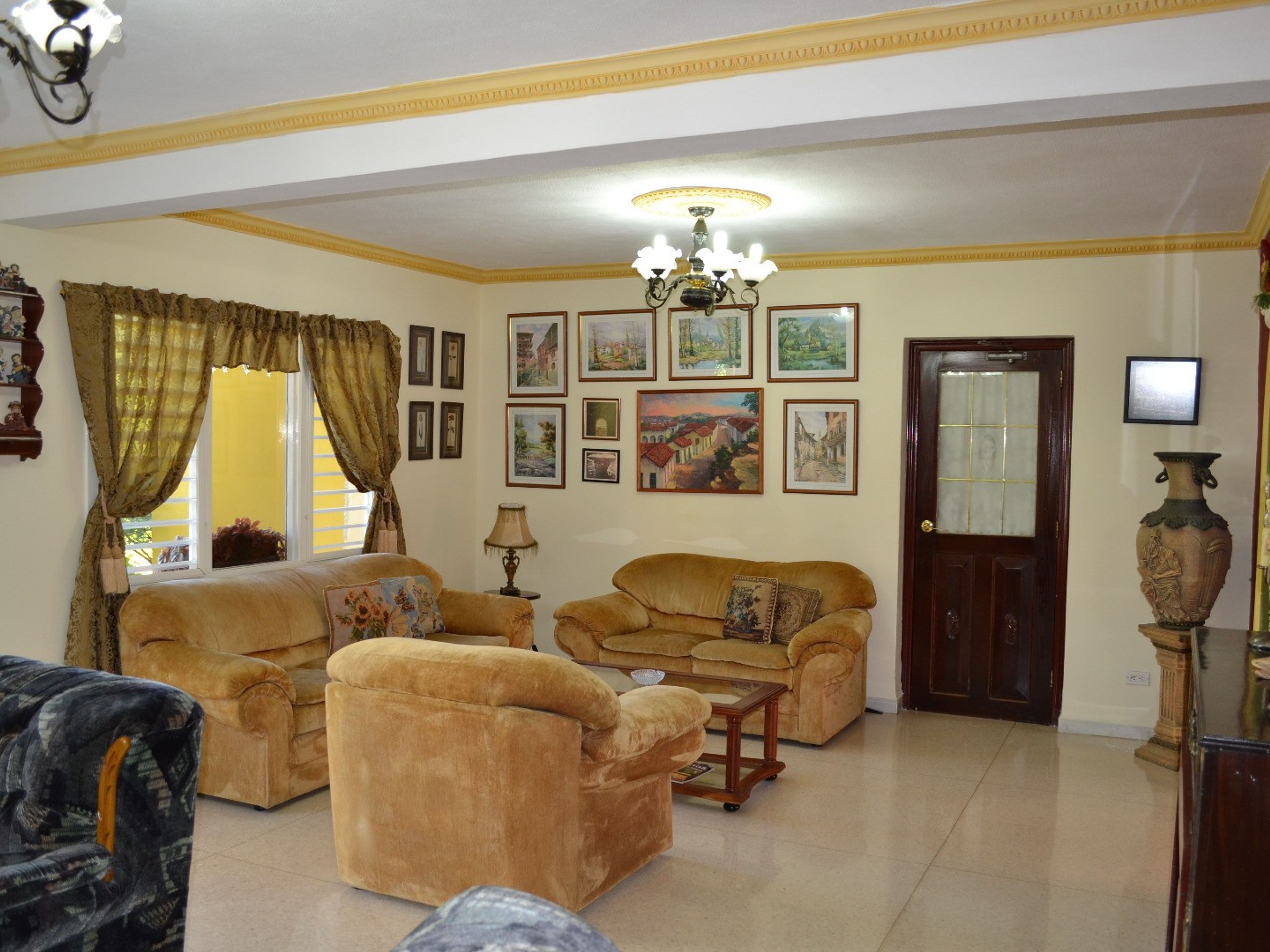Дом Carmita, CALLE 19 B, No. 21421 - House's living room view