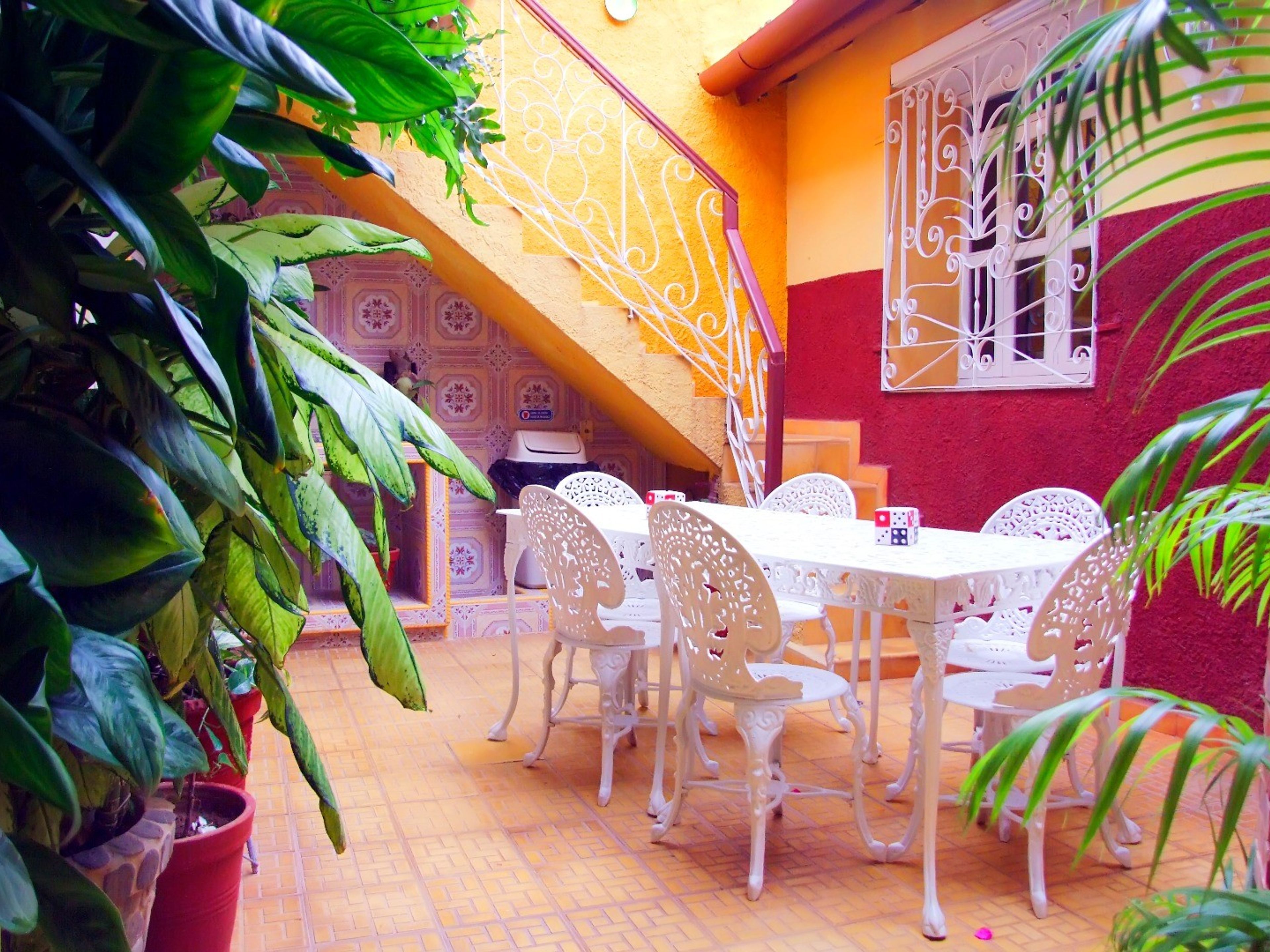 Casa Miriam Lagunilla, JOSÉ MARTÍ (Jesús María) No. 327House's inside patio view
