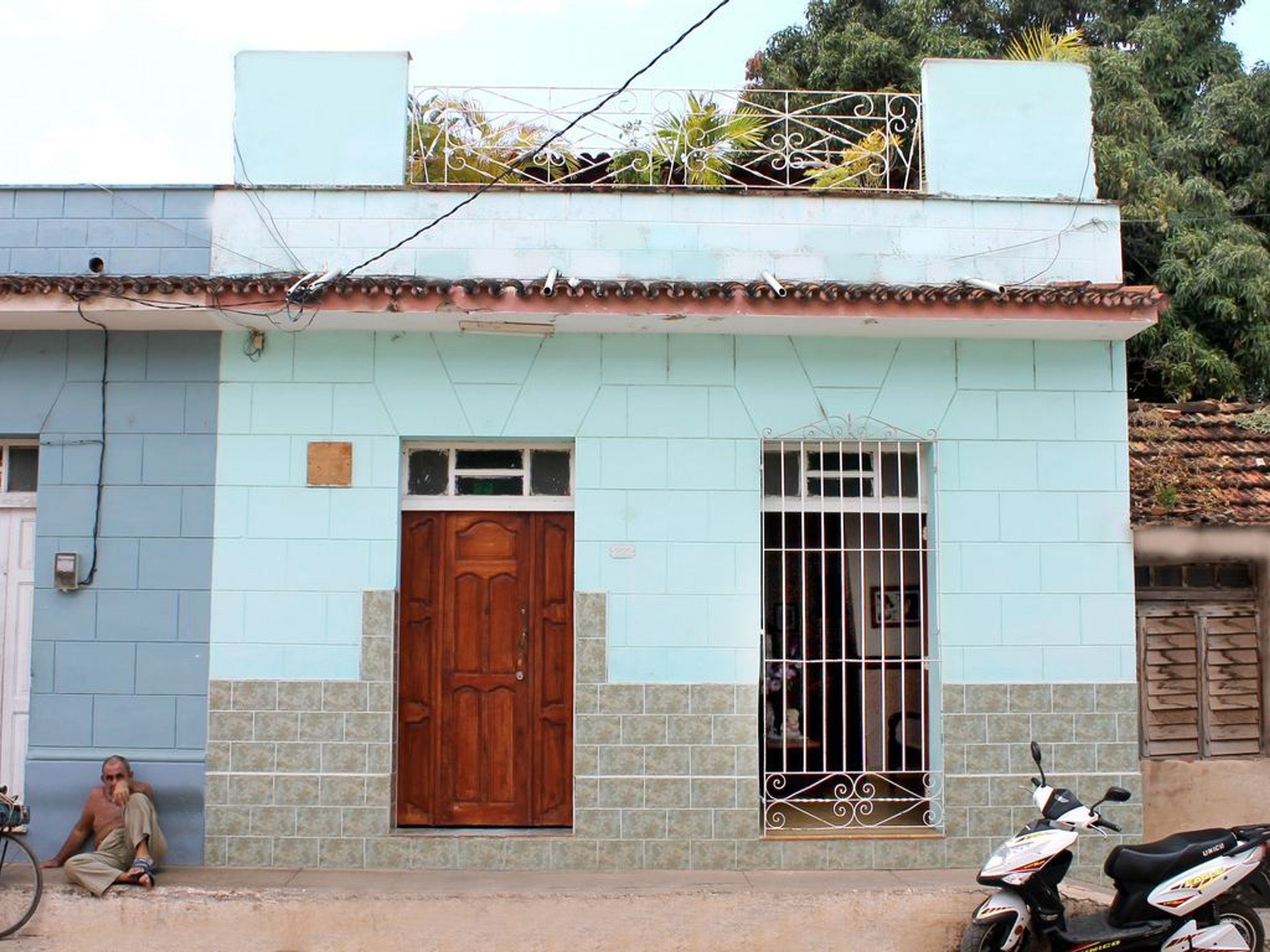 Casa El Gallego y Barbara, ANTONIO GUITERAS (Mercedes), No. 222