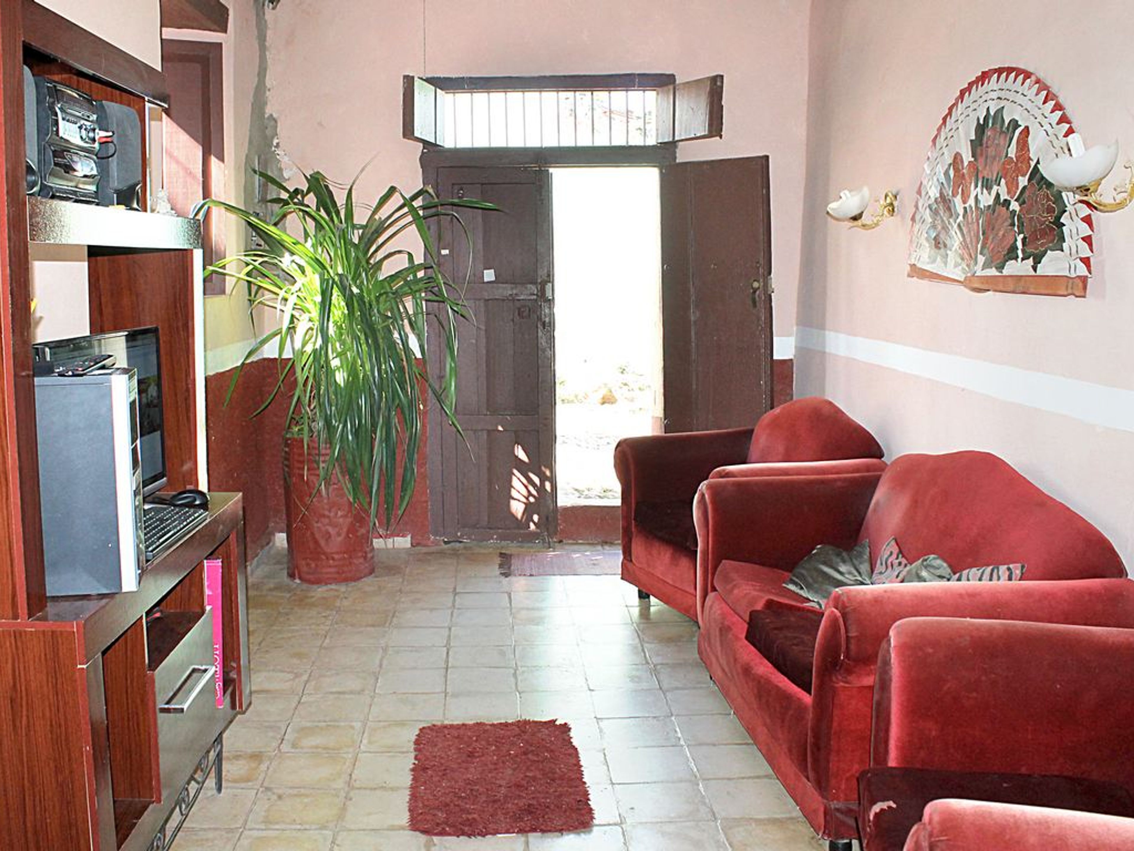 Hostal La Casa Roja CALLEJÓN DE GALDÓS # 2House's living room