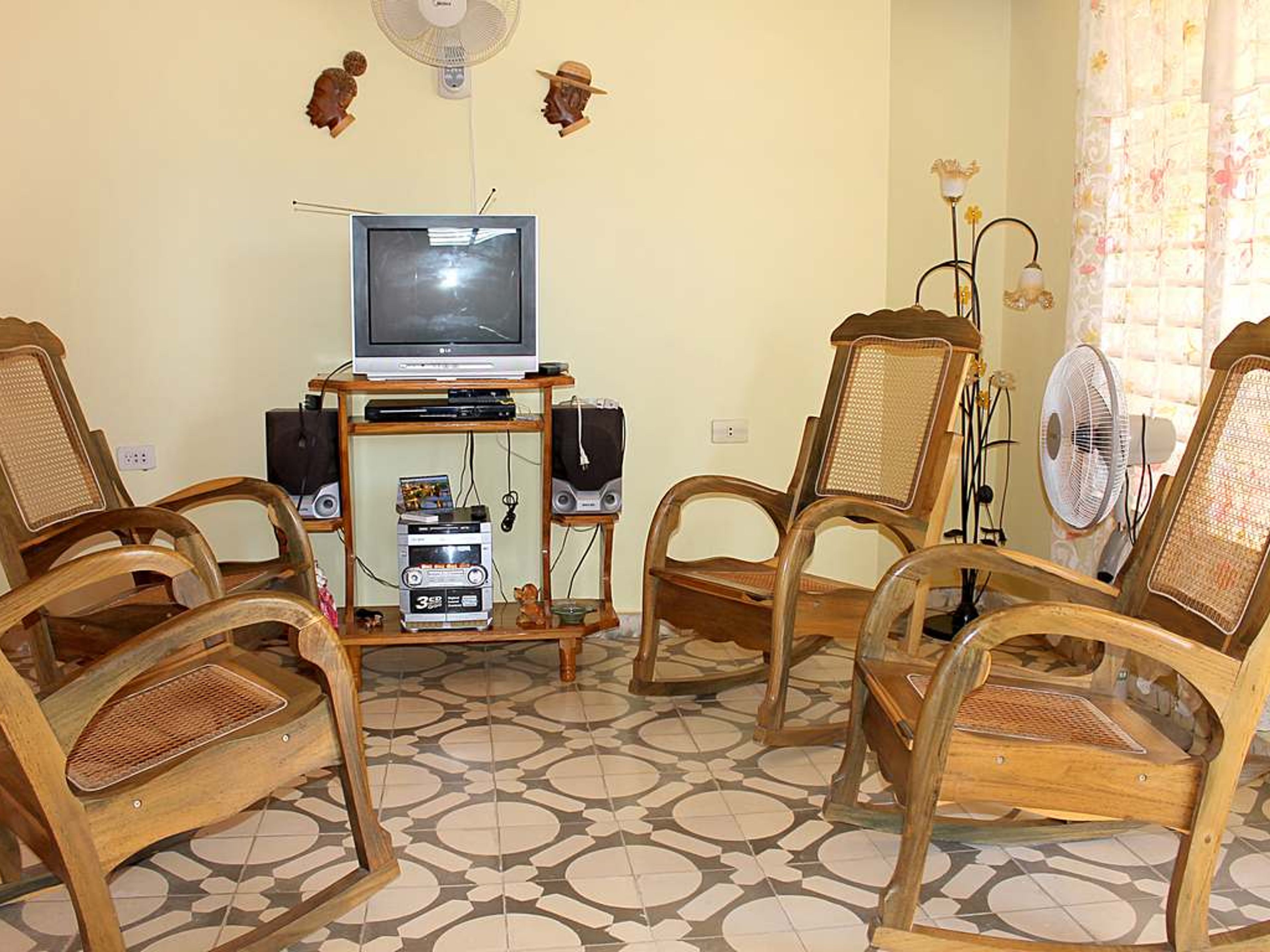 Hostal Sra. Maylan, DESENGAÑO (Simón Bolívar) No. 117-AHouse's living room