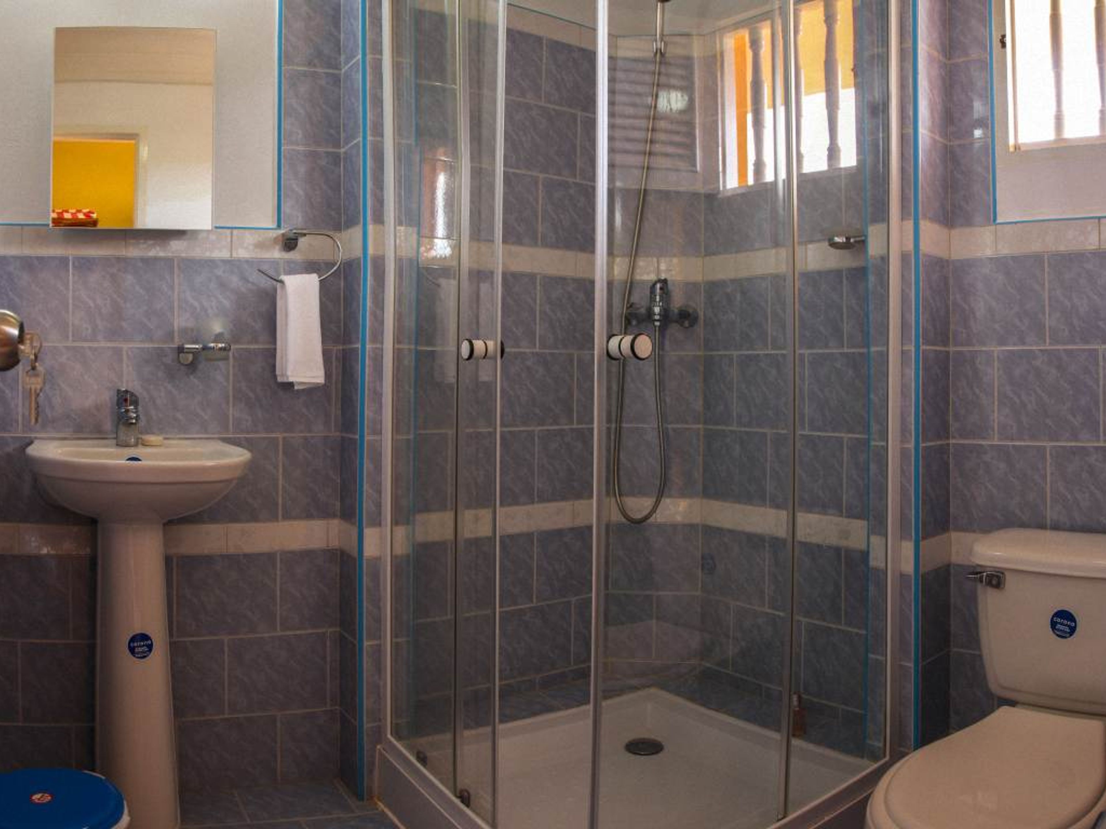 Hostal El Destino, PATRICIO LUMUMBA (Capada), No. 6Bathroom's view