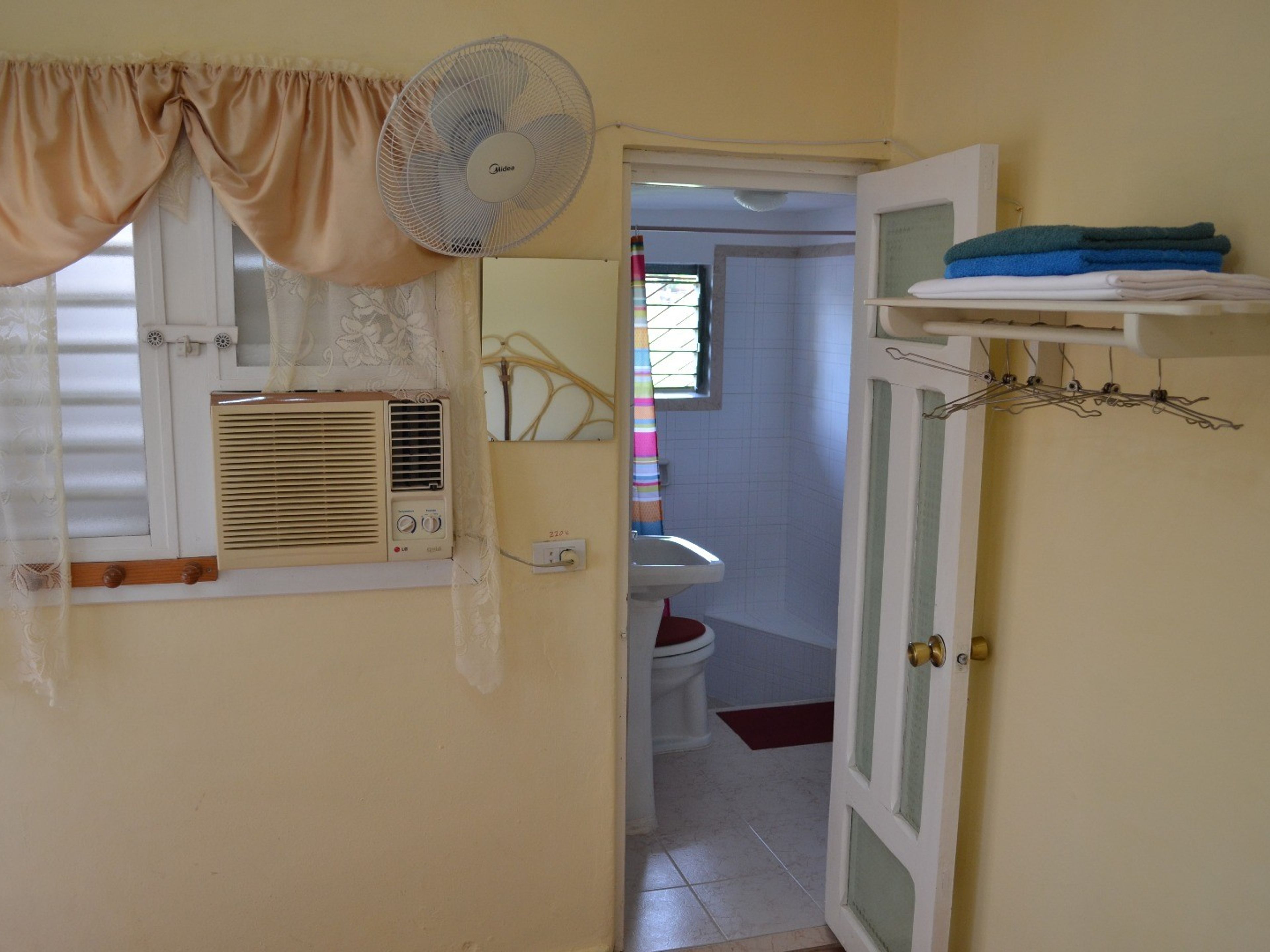 Mirelia House, Km 25Room details