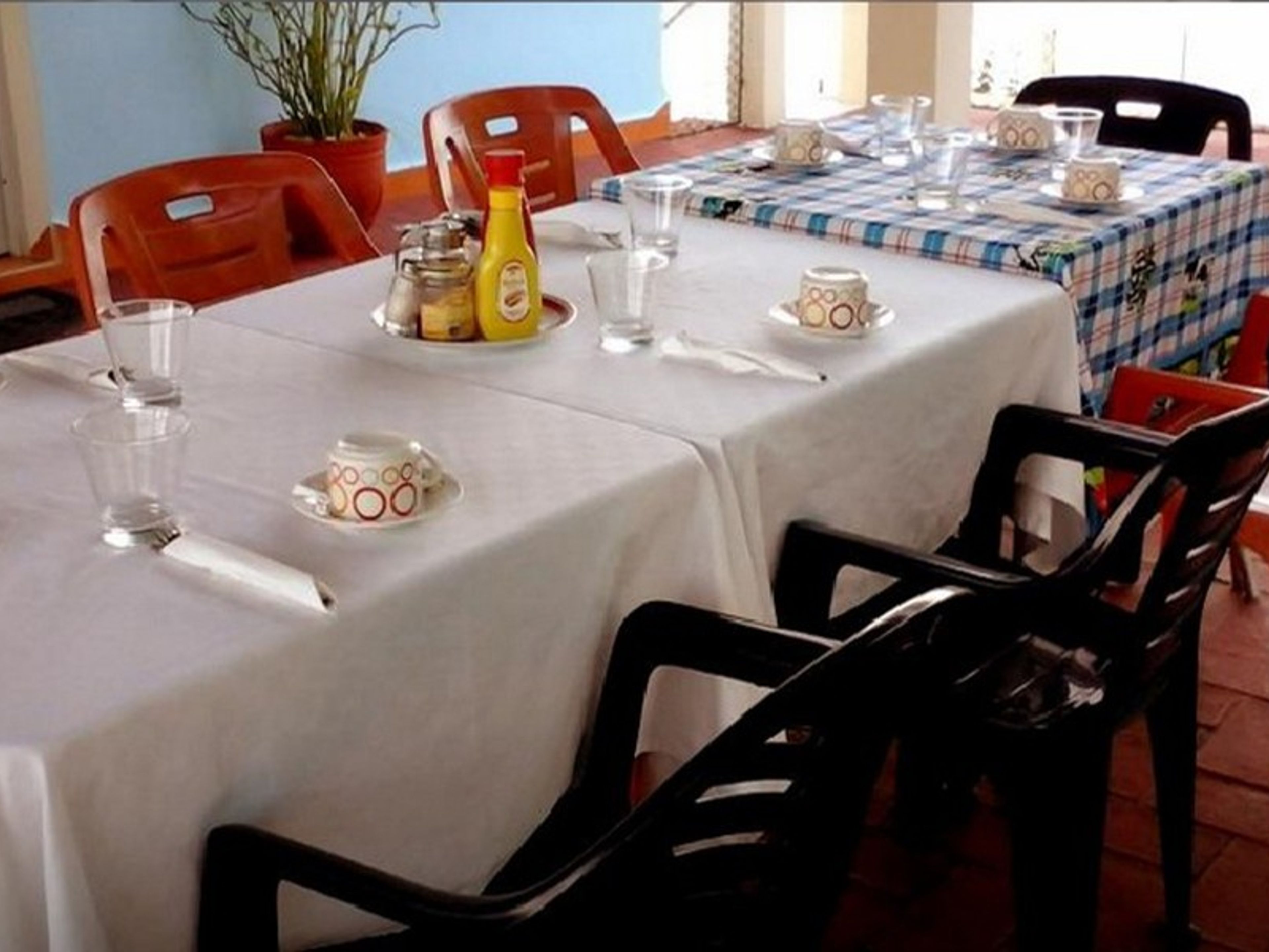 Hostal Los Mares, AVE. 10, No. 106 - House's dinning room