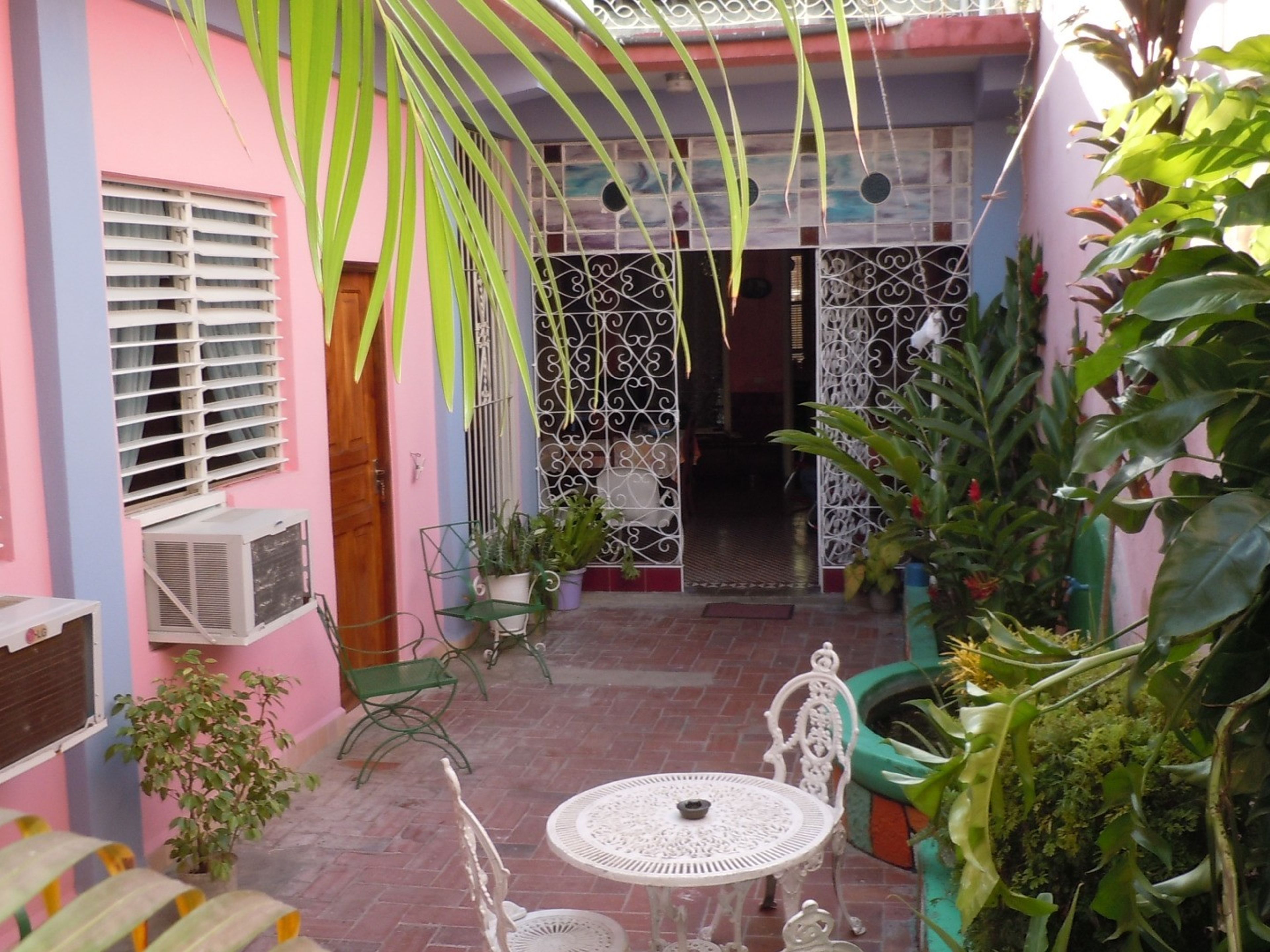 Casa Leonardo y Rosa, PADRE QUIROGA, No. 9Patio