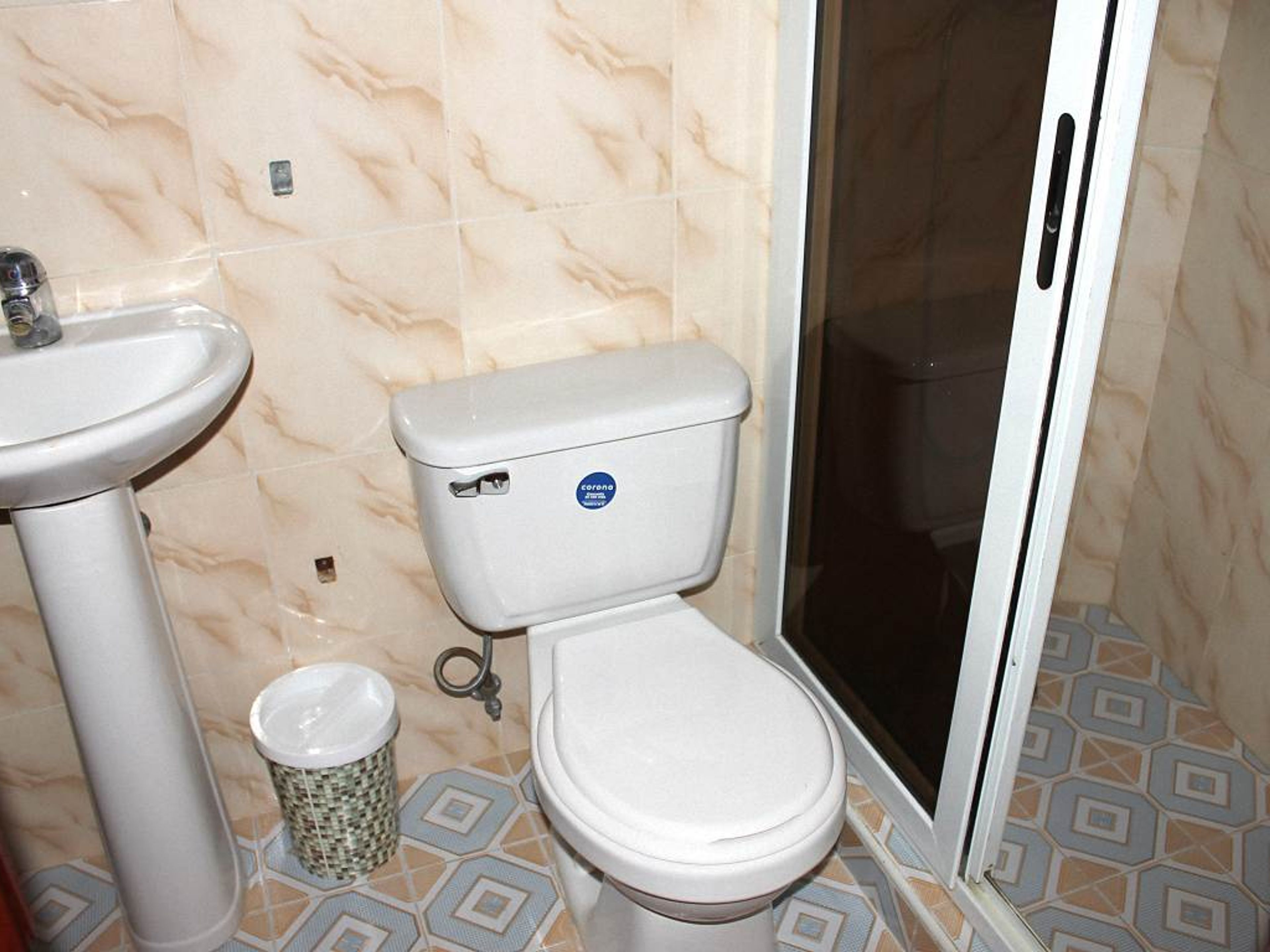 Hostal Buena Vista, CANTERÍA (Enrique Hart), No. 64 - Bathroom's view