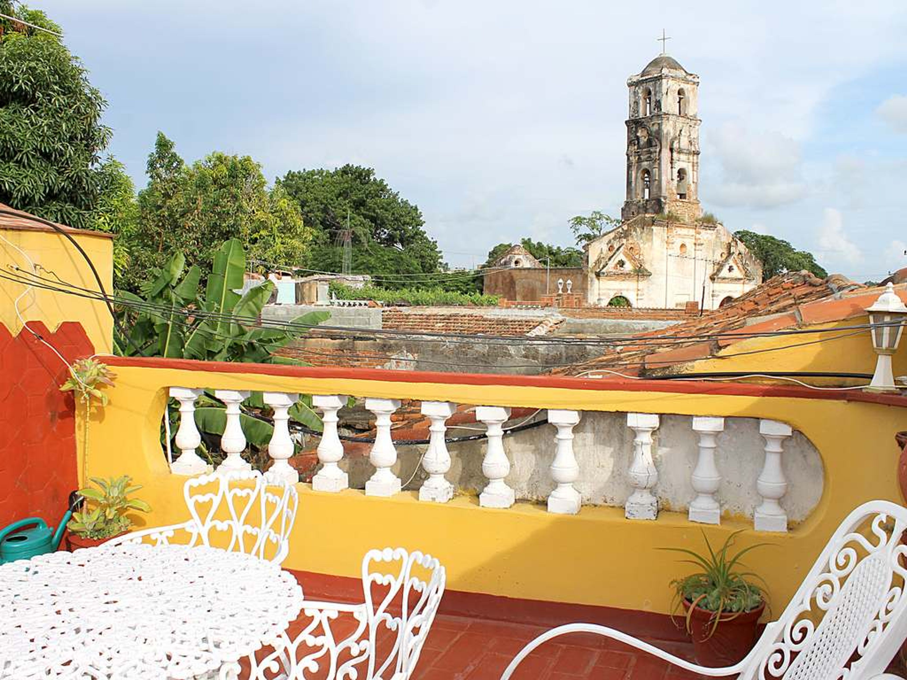 Hostal Casa Terracota, SANTA ANA, No. 462 - House's terrace view with Trinidad old city view