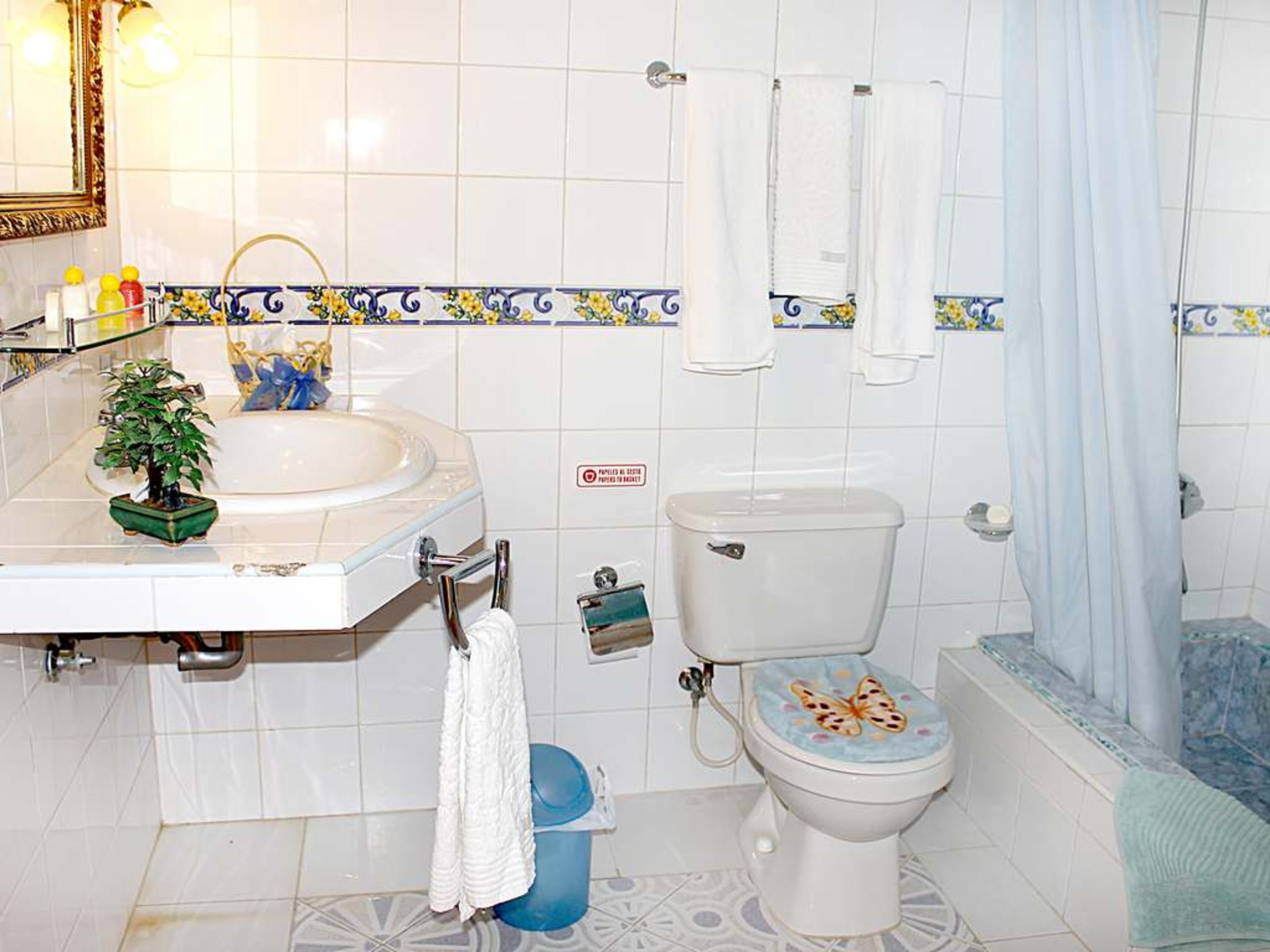 Hostal Casa Terracota, SANTA ANA, No. 462Bathroom's view