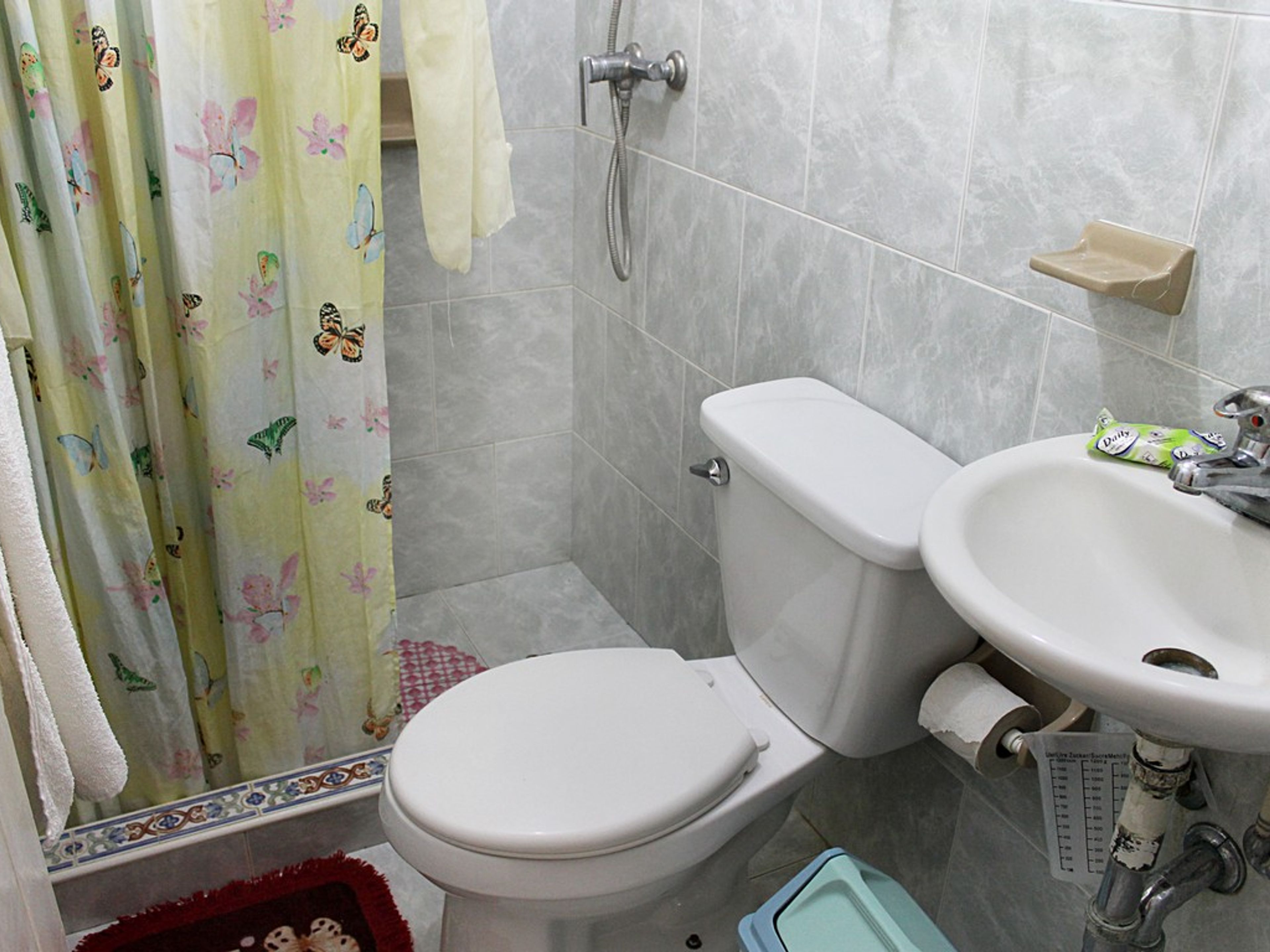 Hostal Elsa Hernandez y Juan, AVE DEL MAR, No. 5Bathroom's 1 view