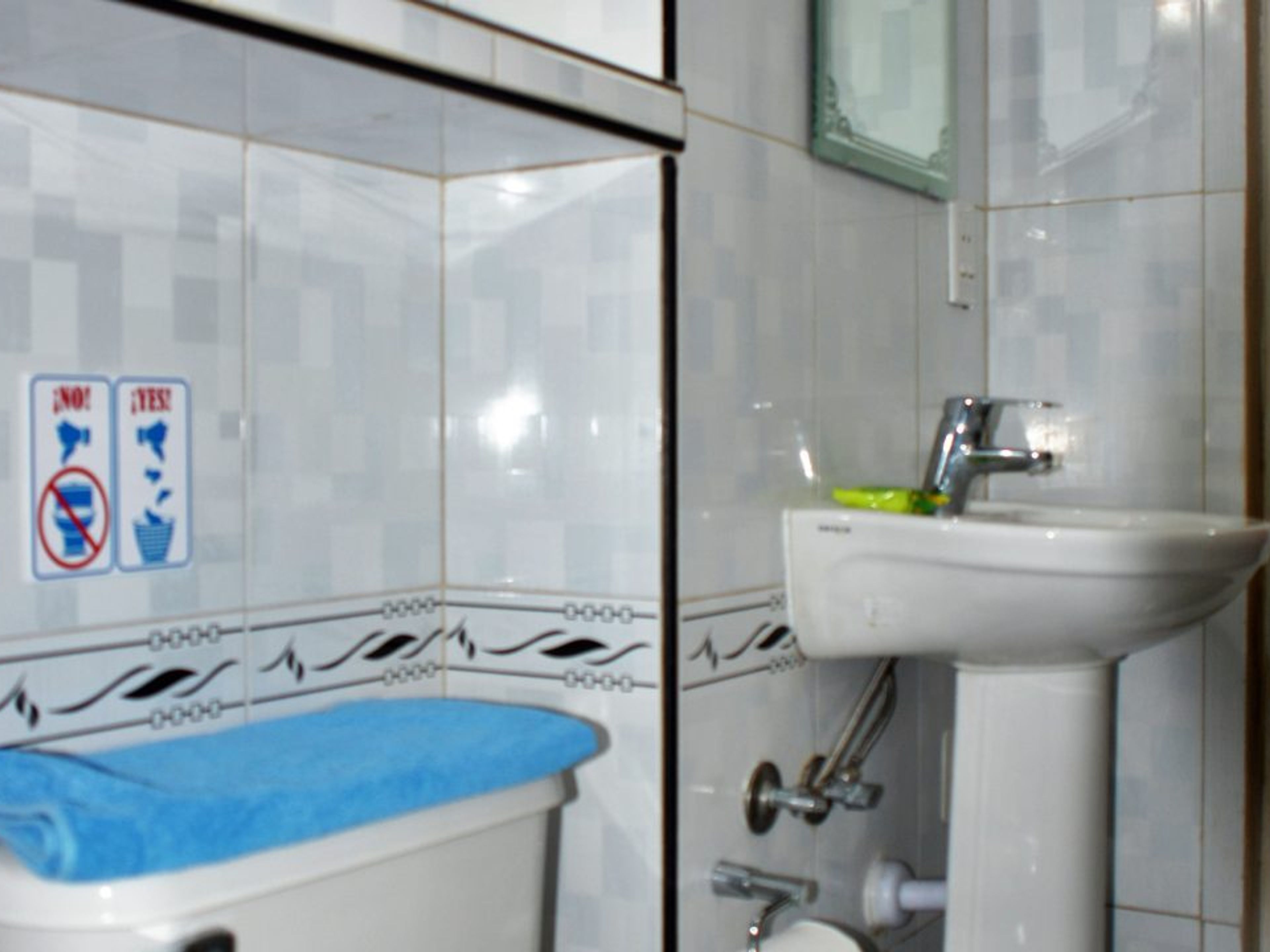 Hostal Leidy Laura, NARCISO LÓPEZ, No. 178Bathroom's 1 view