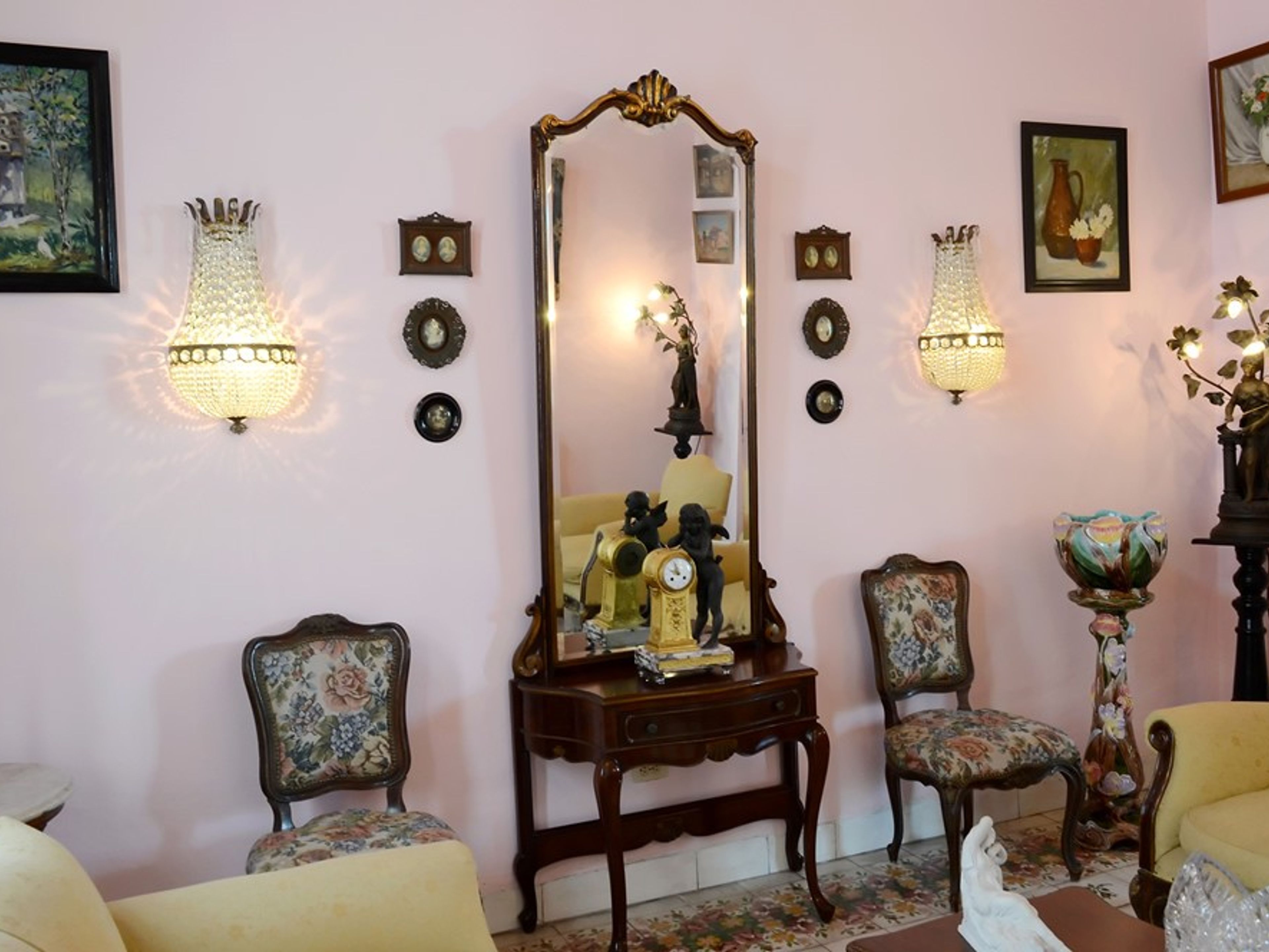 Hostal D´ Cordero, LEONCIO VIDAL, No. 61House living room
