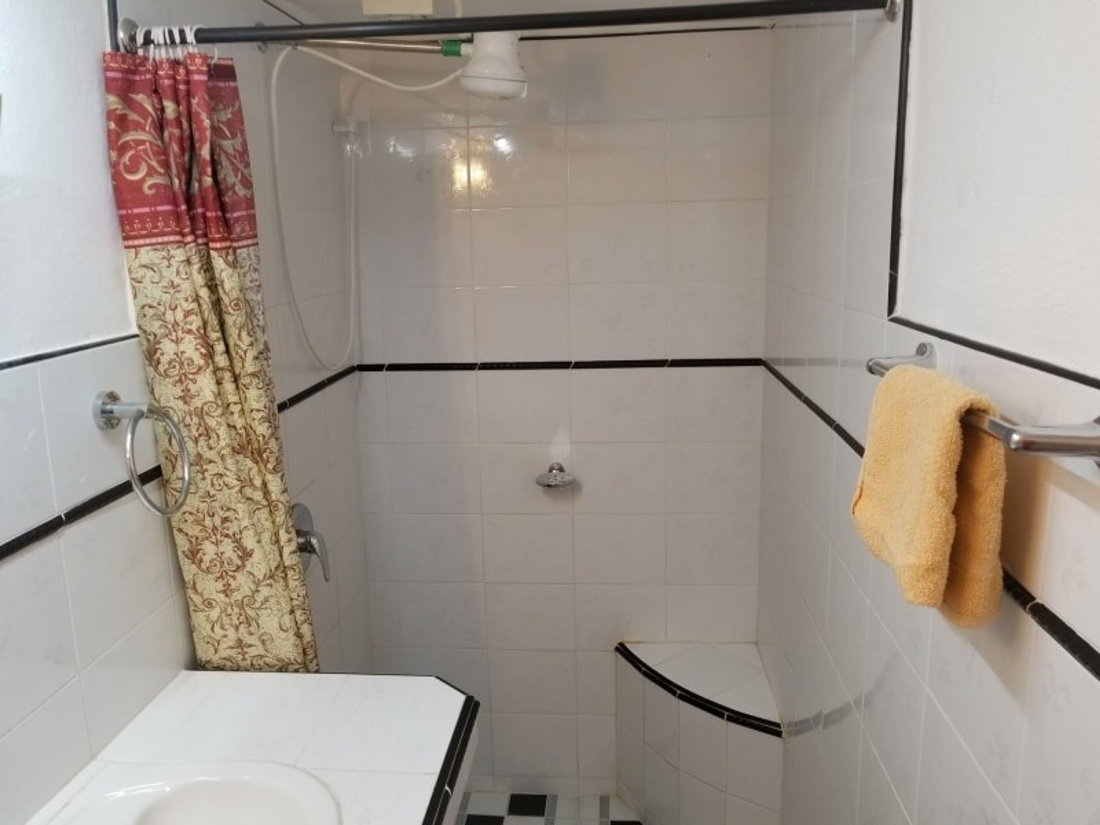 Casa Felix y Julia, DESIDERIO EDUARDO, No. 361Bathroom's view