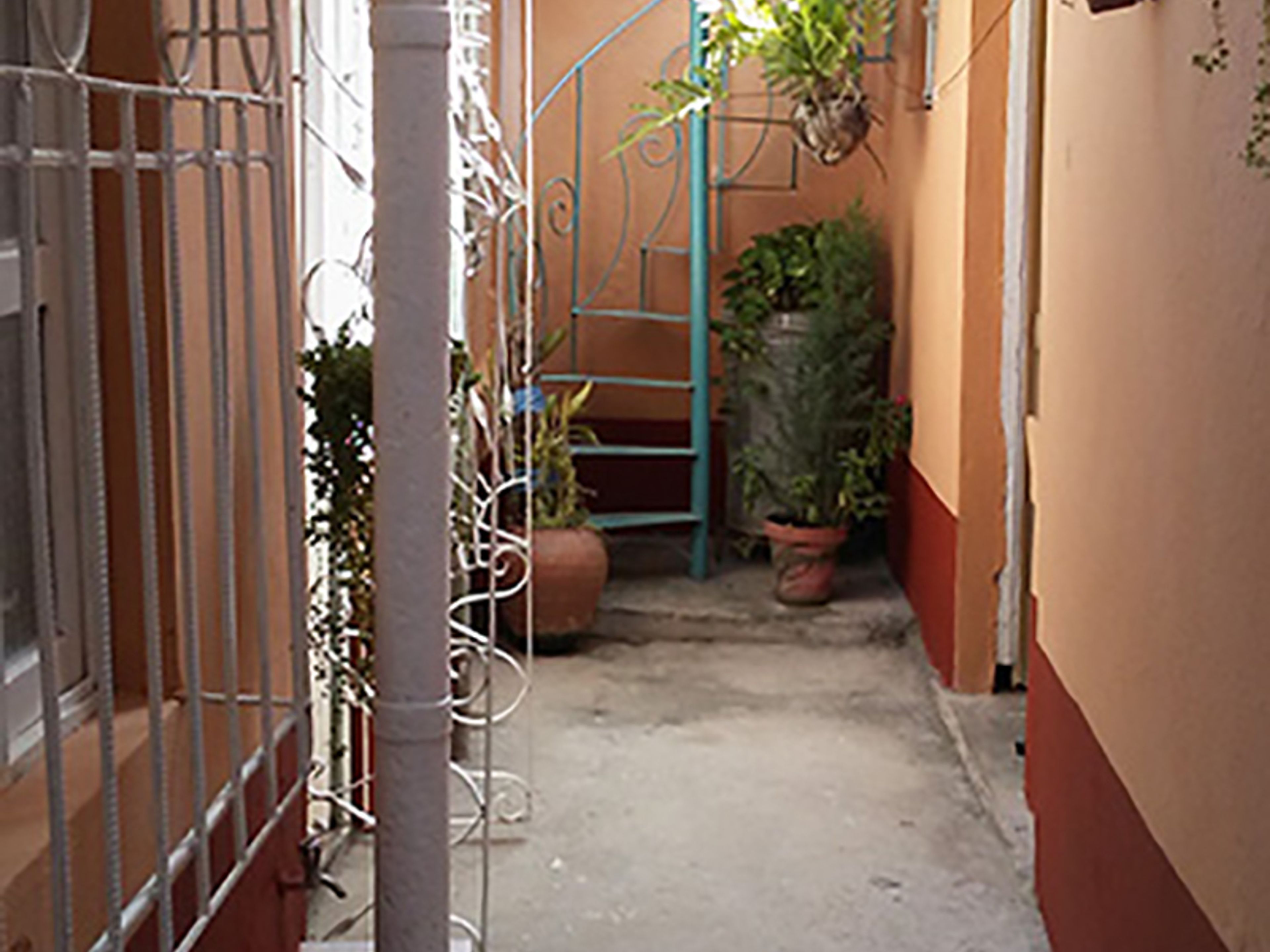 Hostal Gutierrez Muñoz, ALAMEDA, No. 56Inside house view