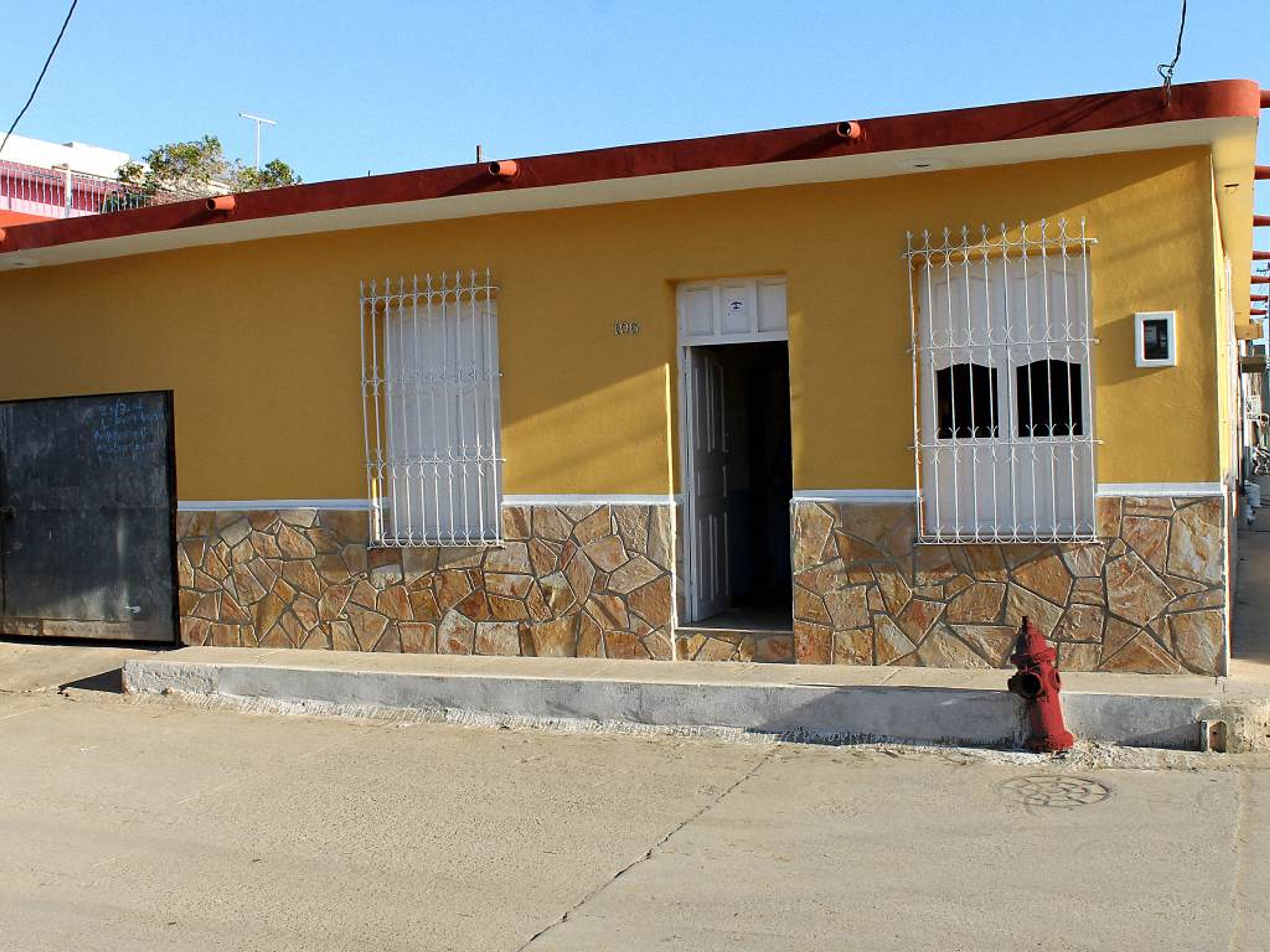 Hostal La Merced, ANTONIO GUITERAS (Mercedes), No. 106