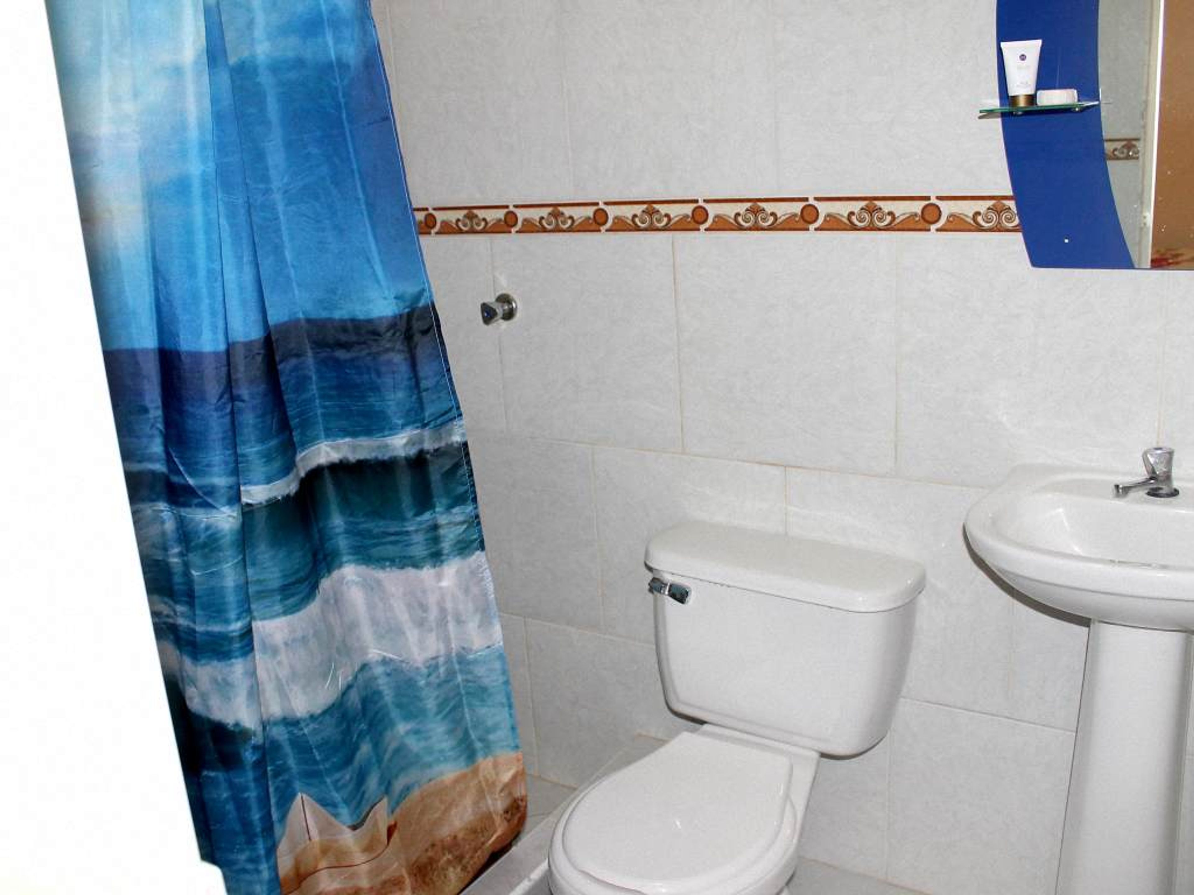 Hostal La Merced, ANTONIO GUITERAS (Mercedes), No. 106Bathroom's view