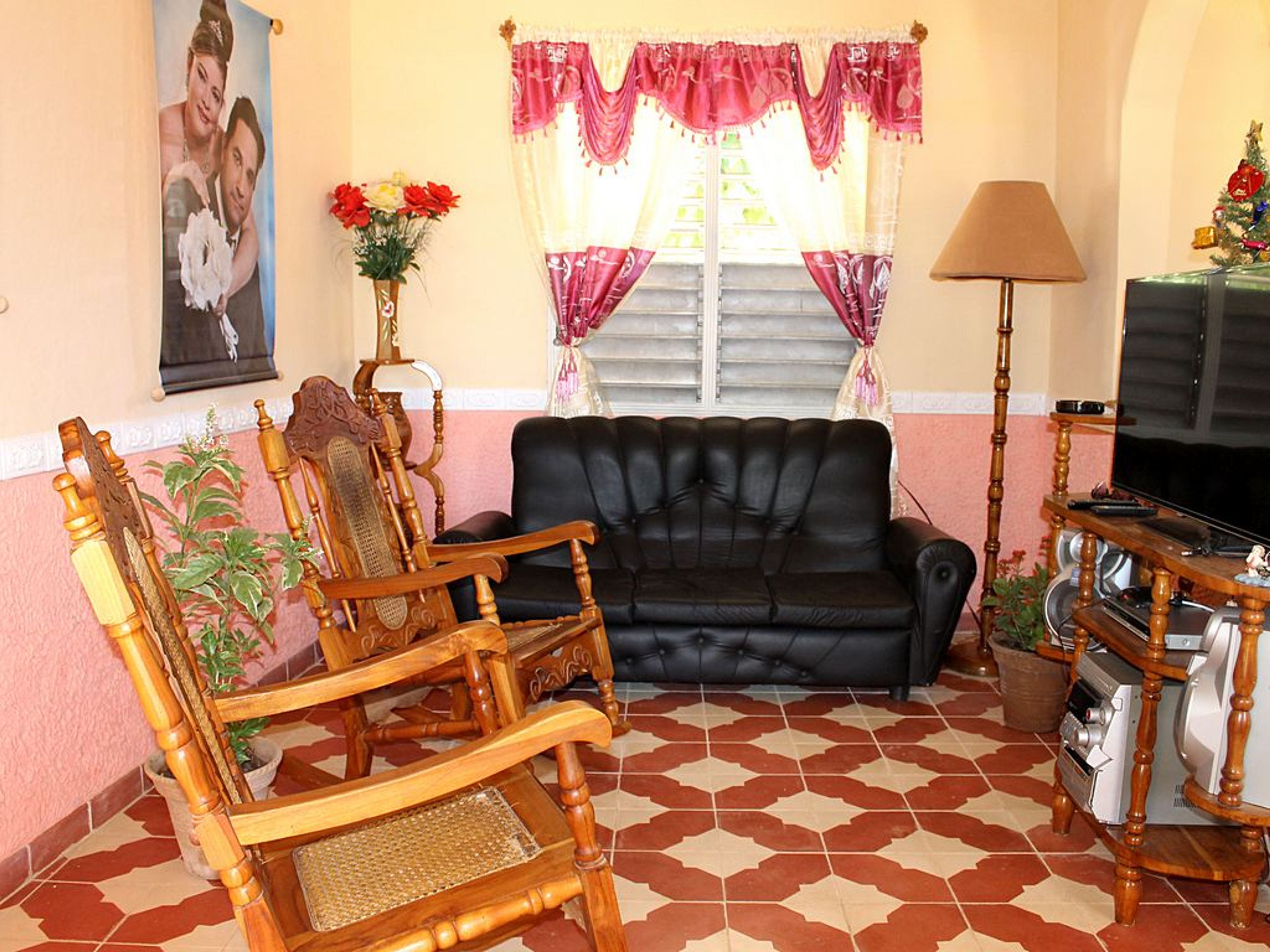 Hostal Y&Y, FRANK PAÍS (Del Carmen), No. 159-AHouse's living room