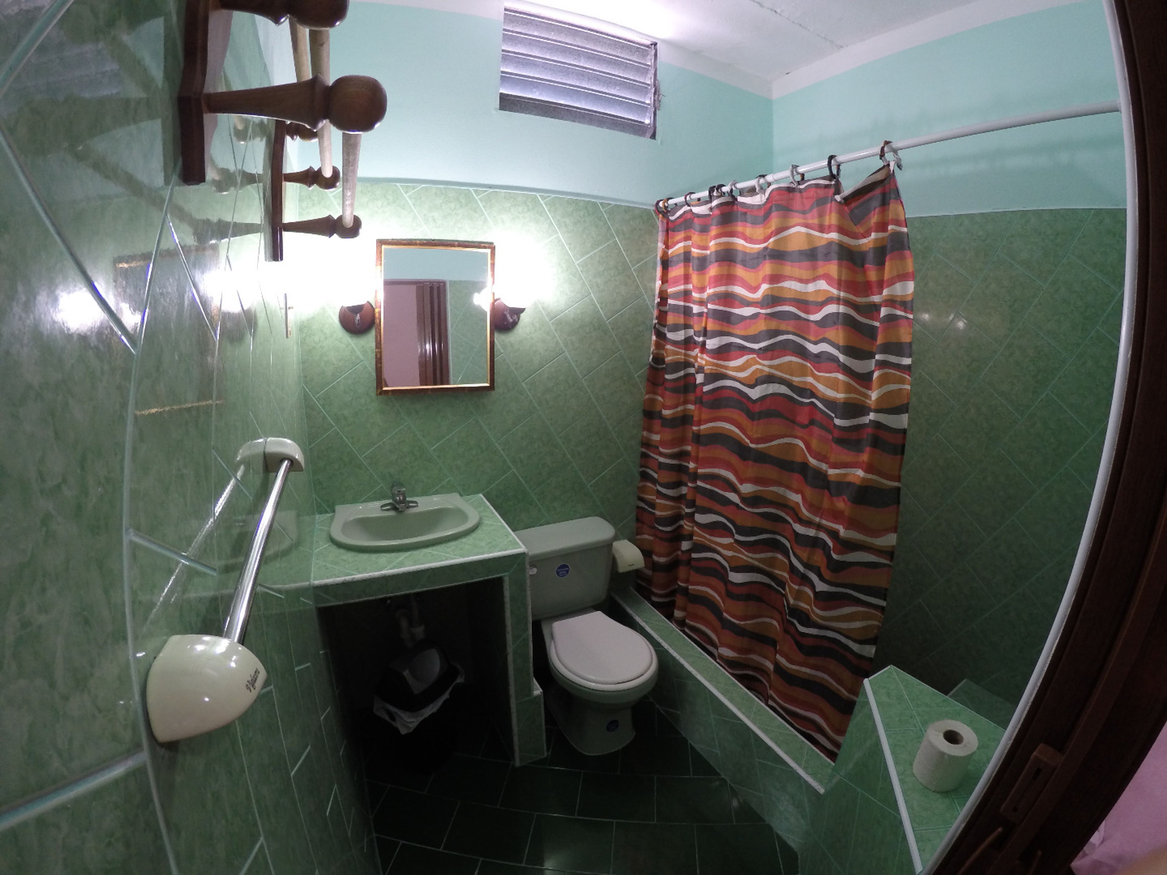 Casa Carballo y Maydi, PLAYA GIRÓNBathroom's view