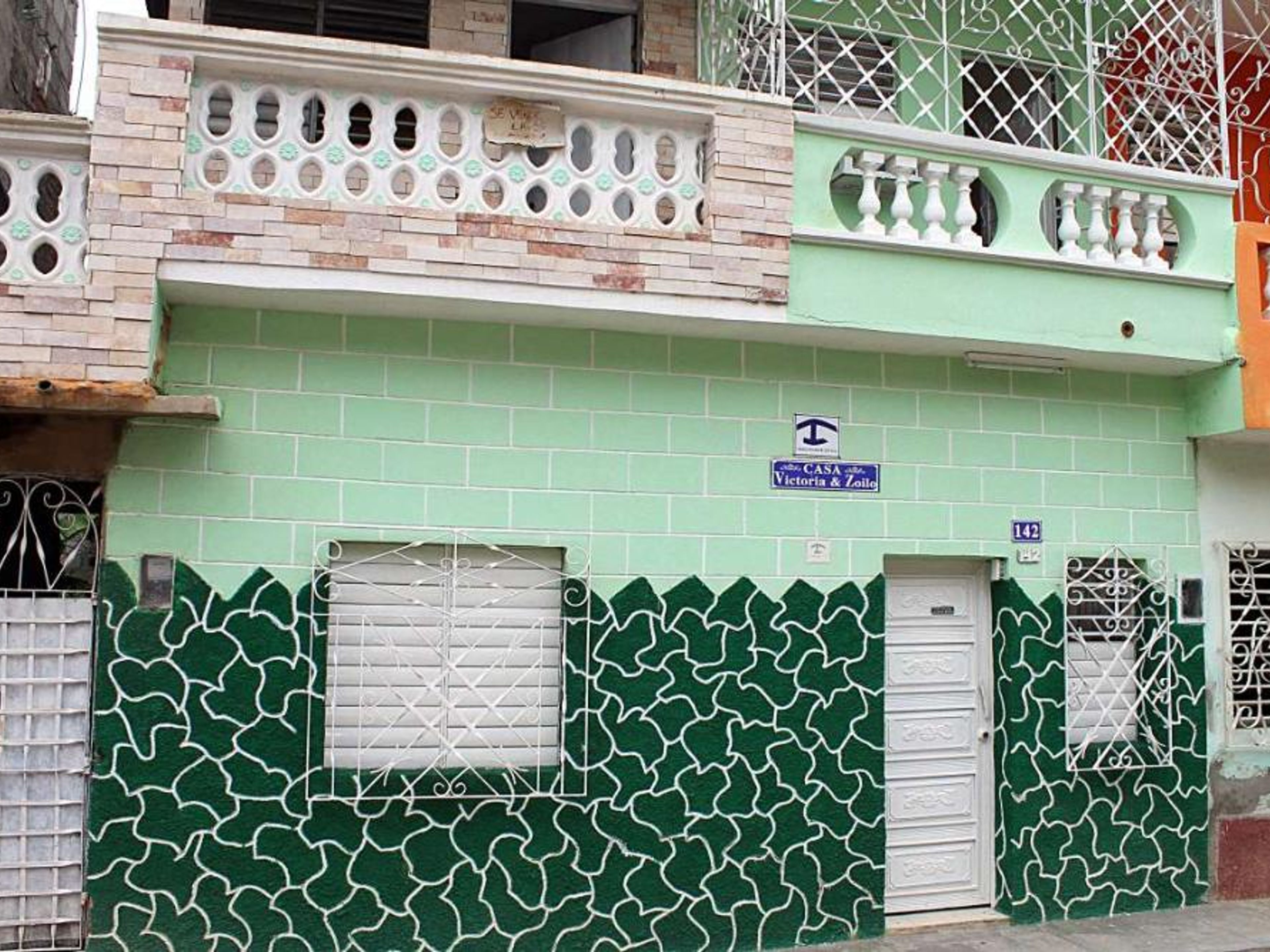Casa Victoria y Zoilo, JOSÉ ANTONIO ECHEVARRÍA (Buen Retiro), No.142
