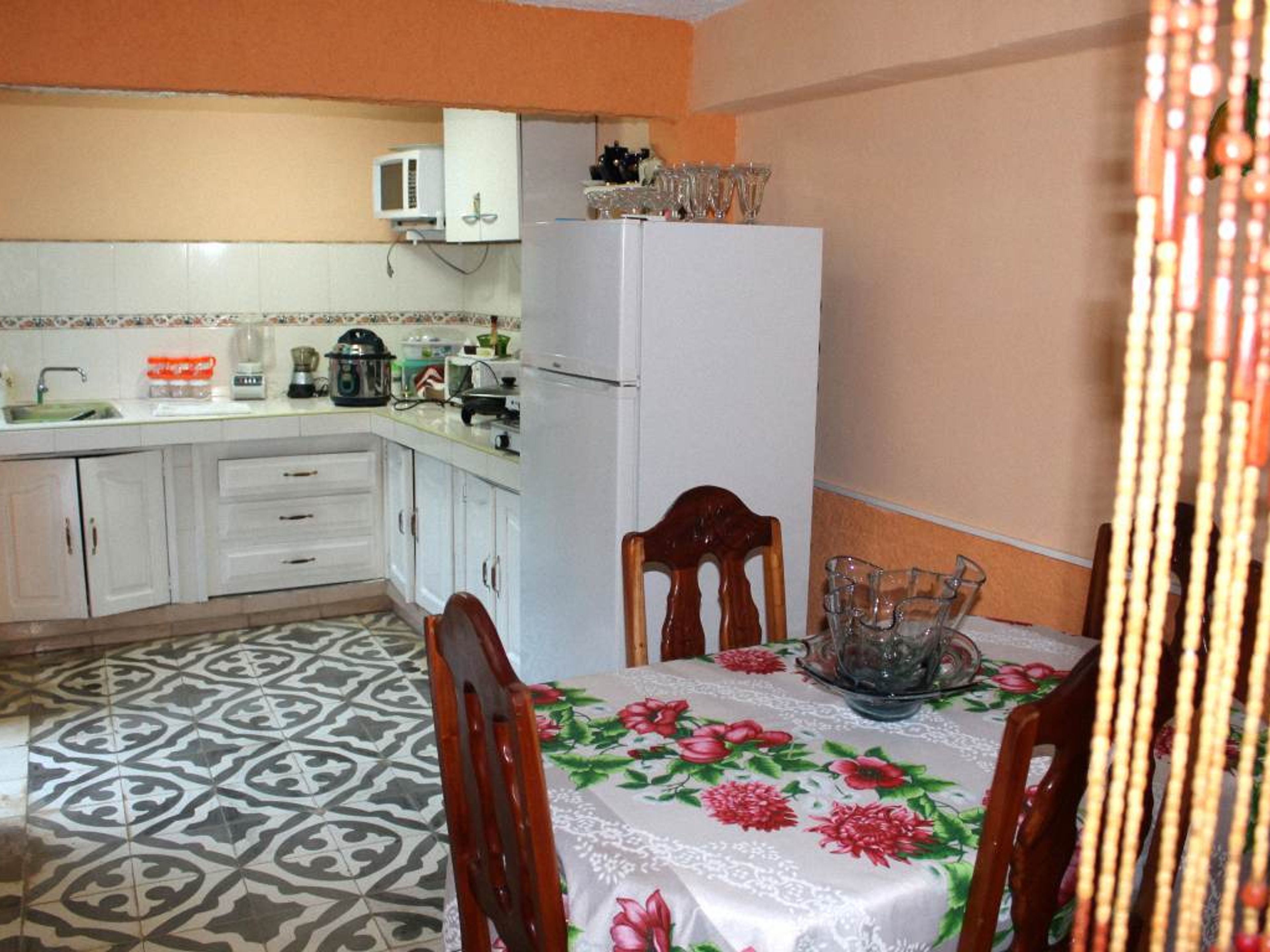 Hostal Fany y Odalis, MARIO GUERRA (San Cayetano), No. 176-AHouse kitchen view