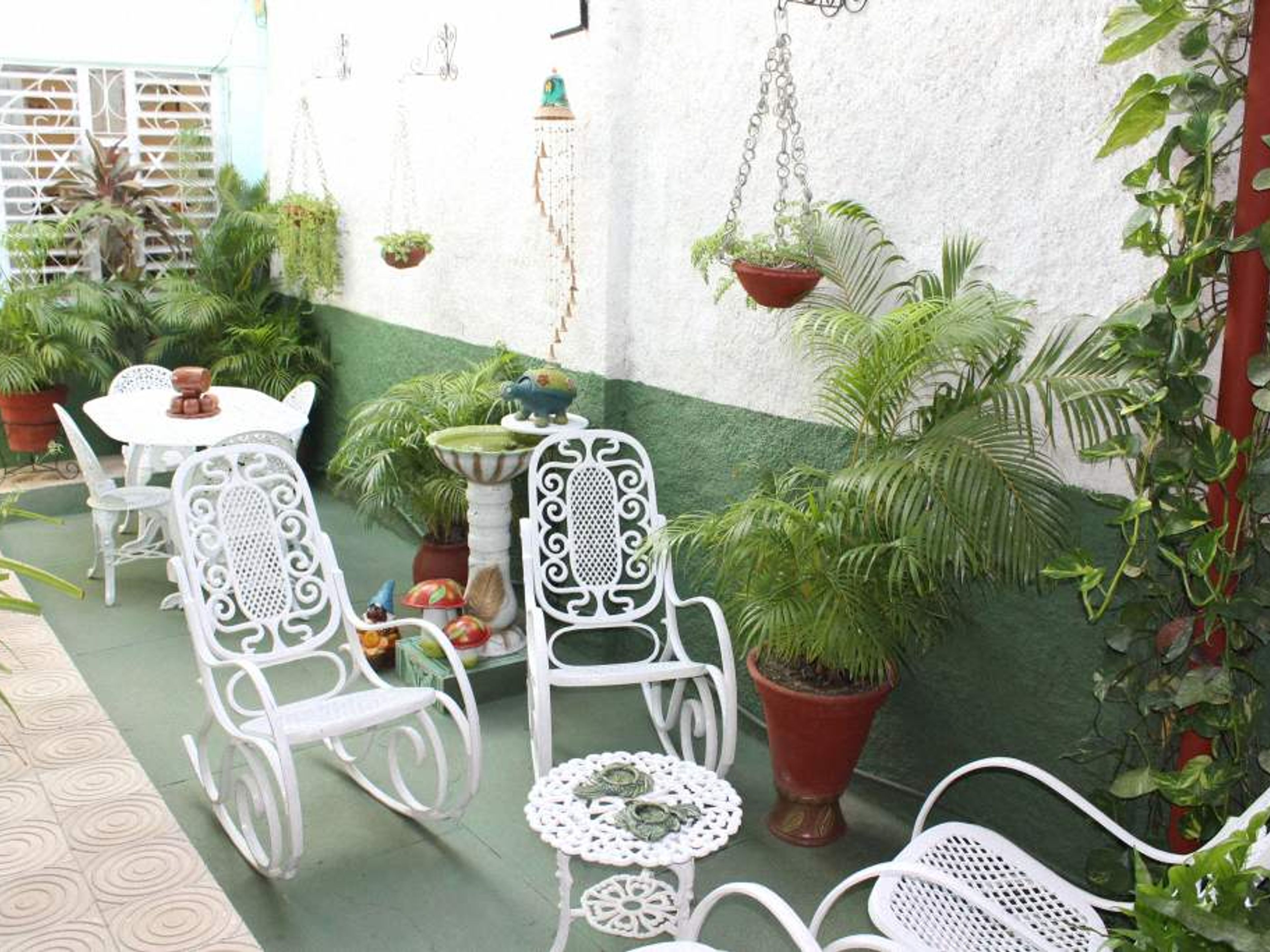 Hostal El Bucaro, CAMILO CIENFUEGOS (Santo Domingo), No. 31Inside patio view