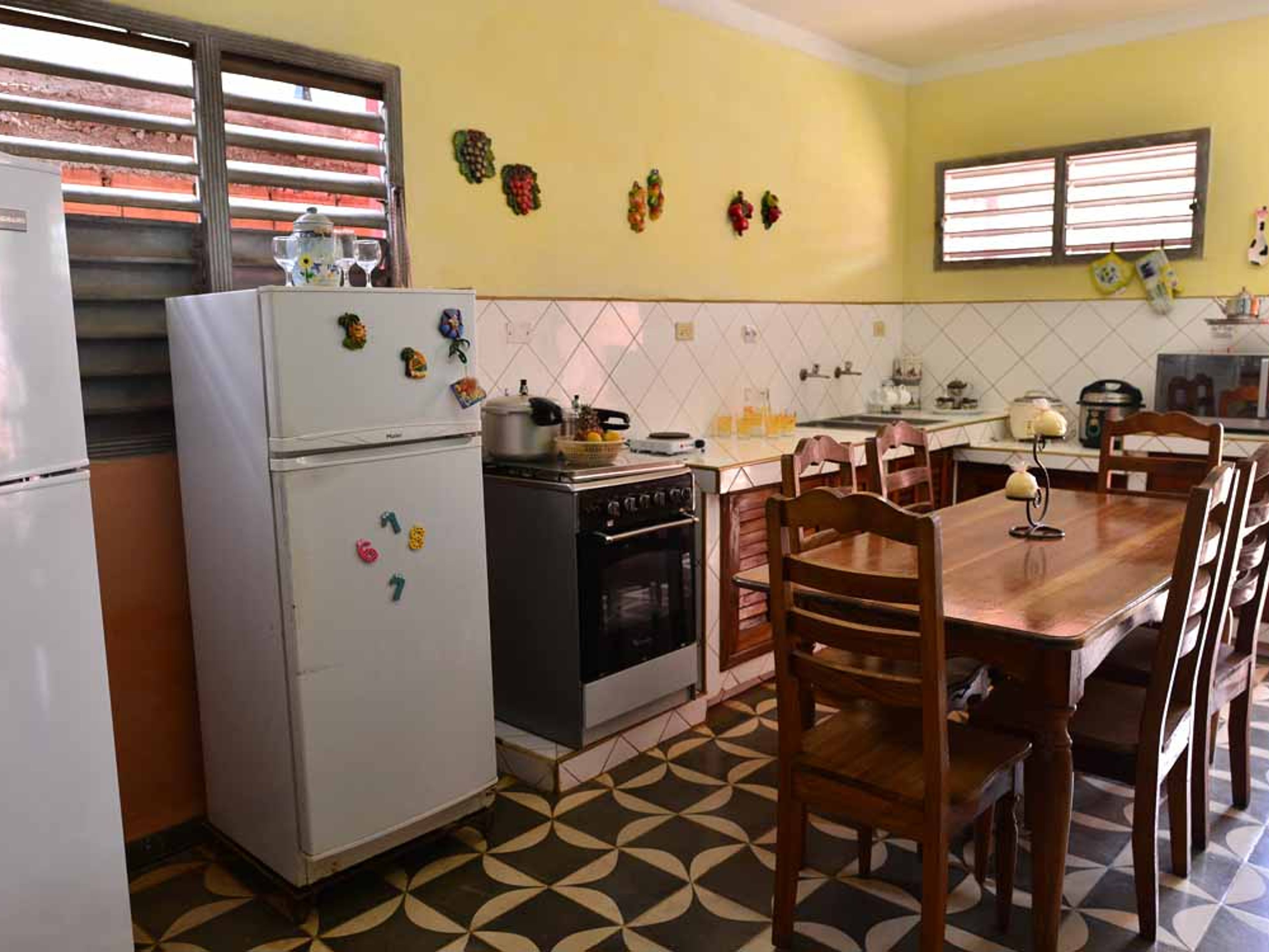 Hostal ALMAR Trinidad, CALLE A, No.13House's kitchen and dining room