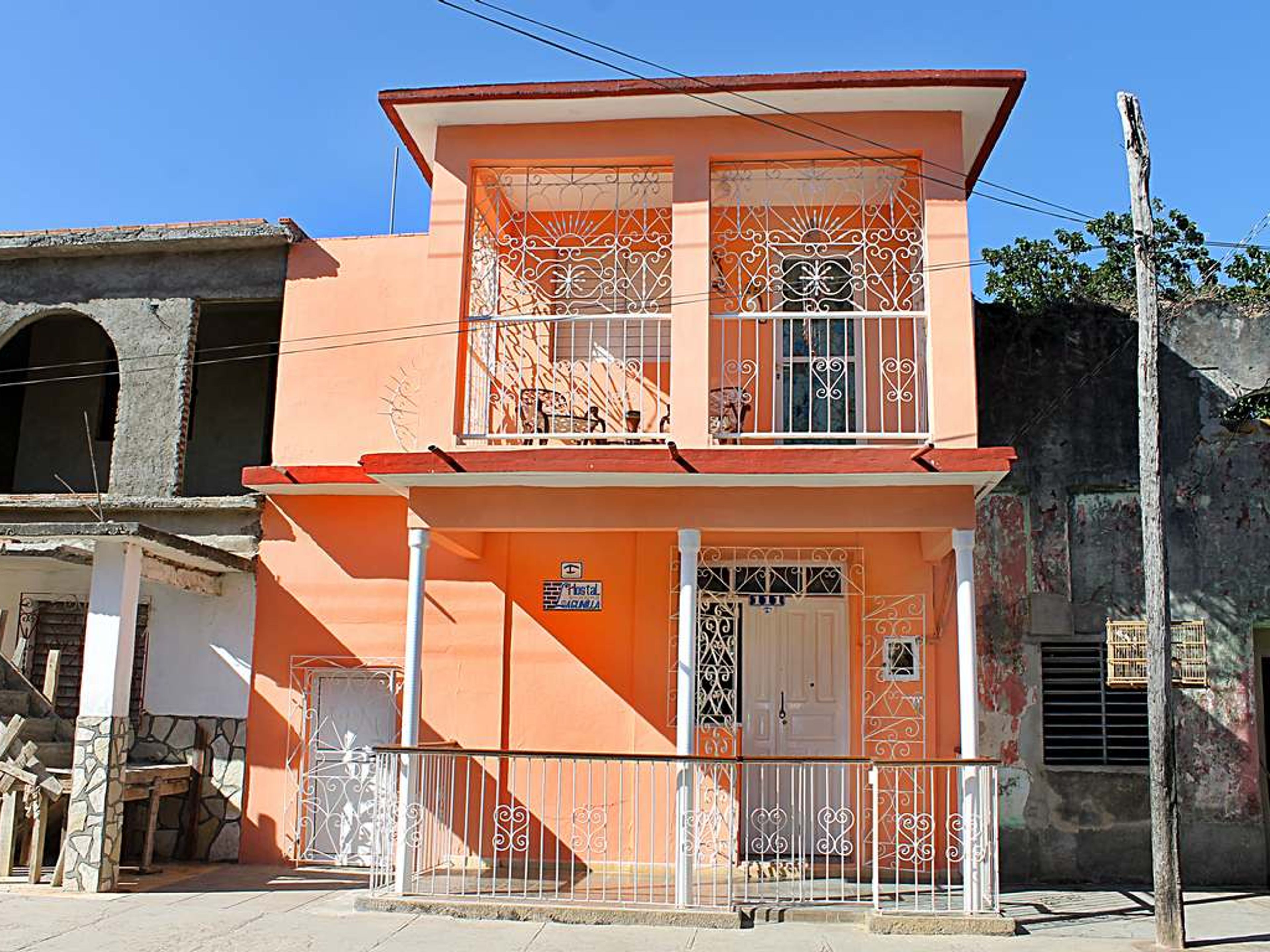 Hostal Lagunilla, CLEMENTE PEREIRA (Cruz Verde) No.111
