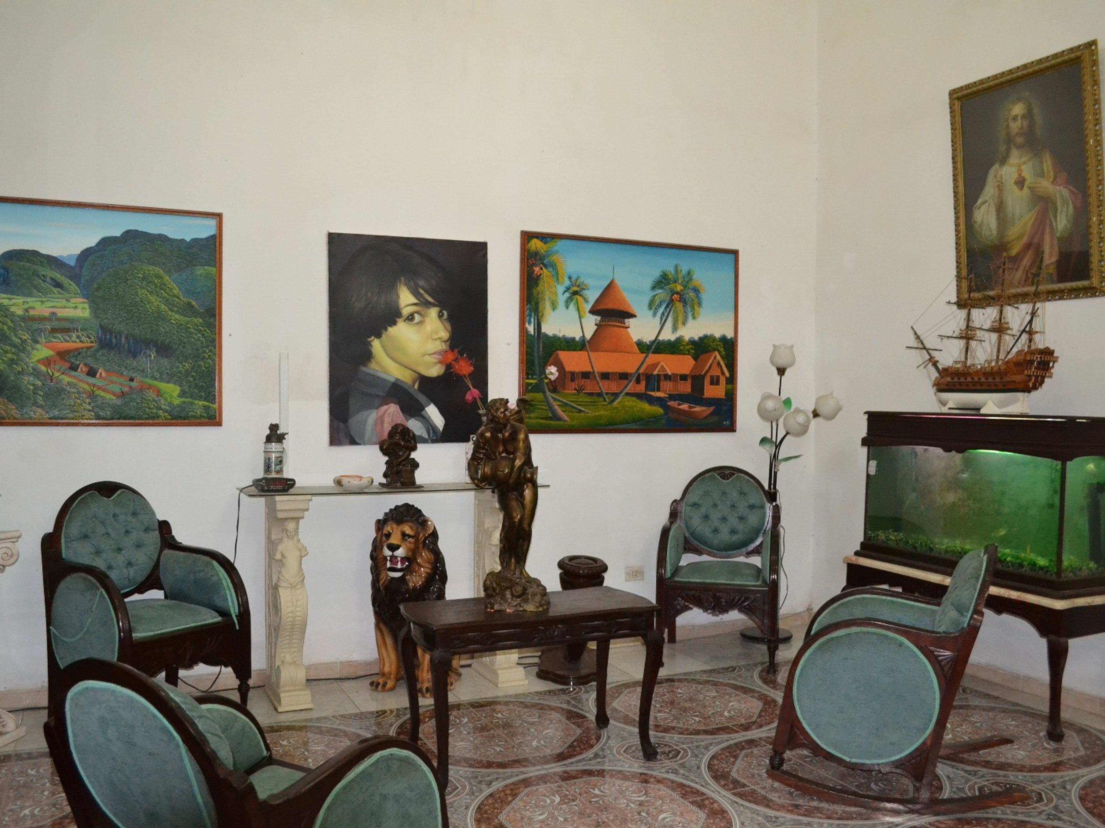 Casa Rini y Sobrino, LAMPARILLA, No. 259House's living room