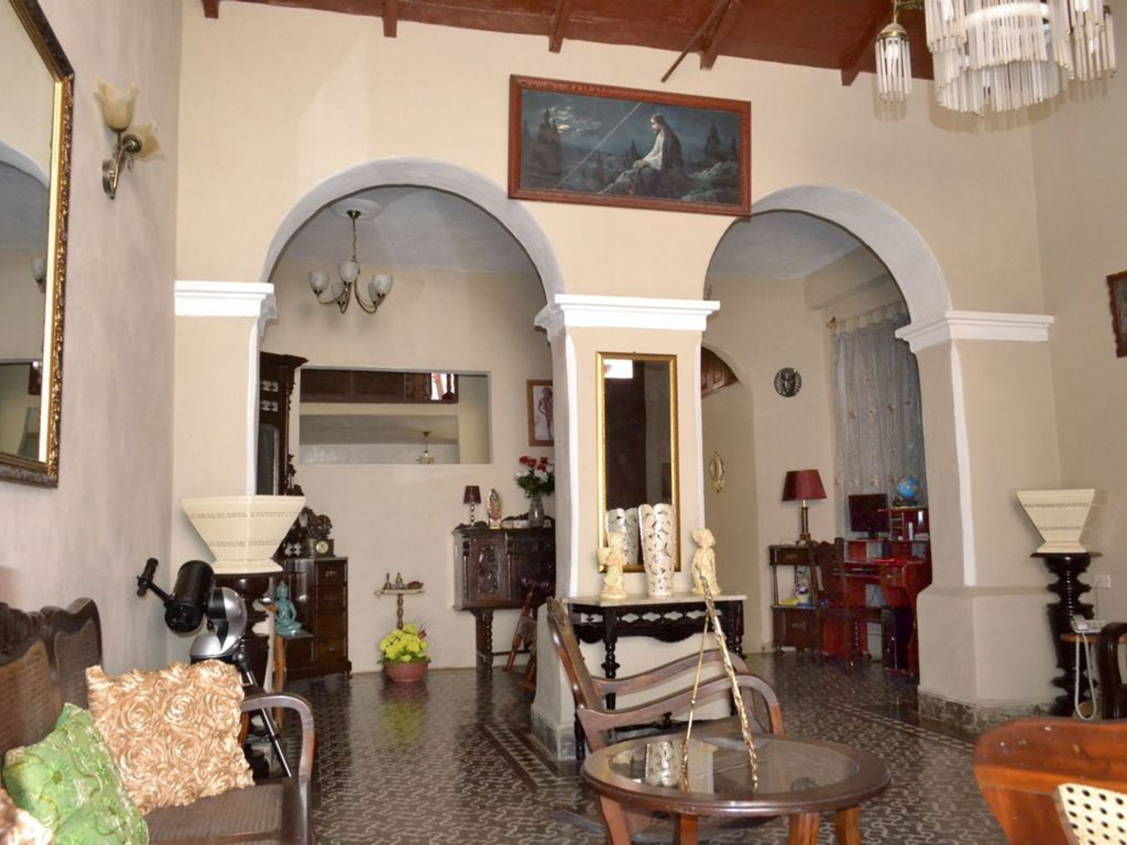 Hostal Trinidad María Guadalupe, ERNESTO VALDÉS MUÑOZ (Media Luna), No. 51House's living room