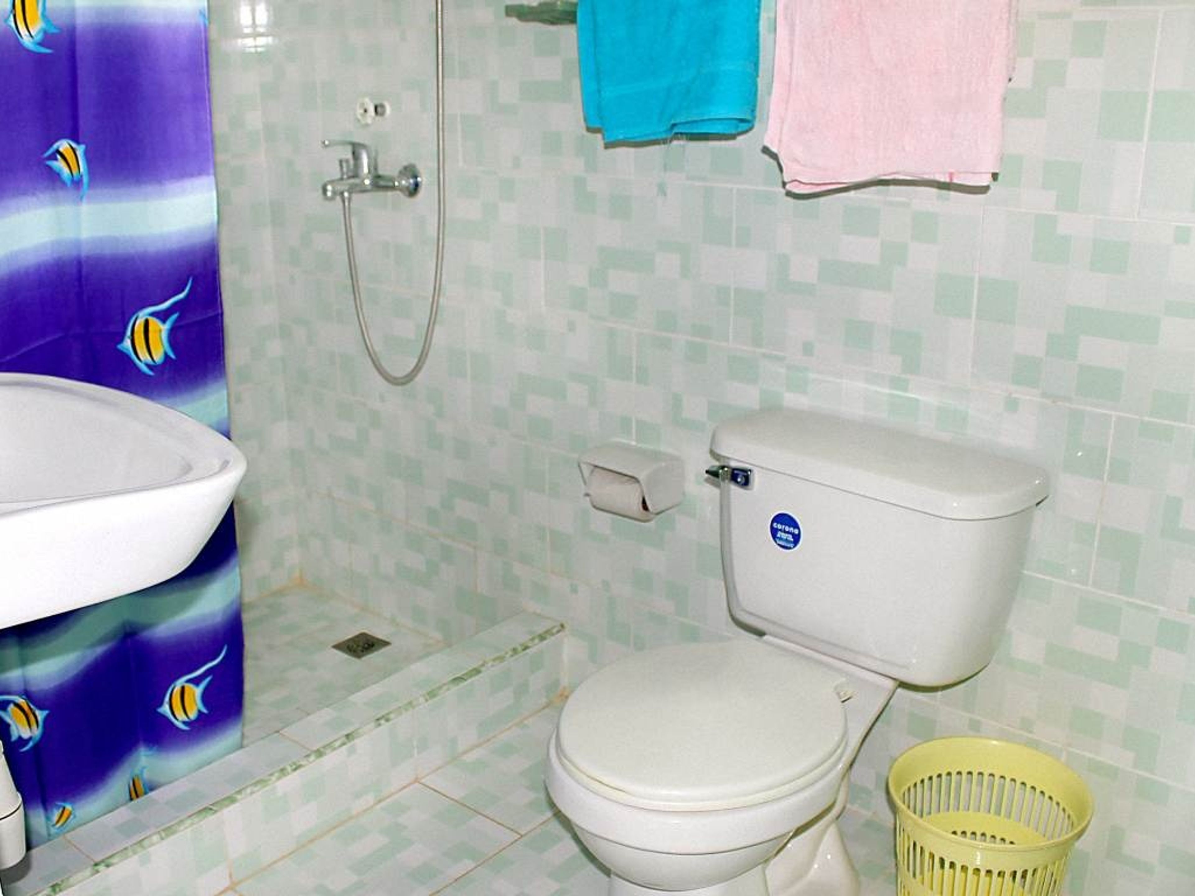 Hostal El Bonzay, CHANZONETA (Fausto Pelayo), No. 194-ABathroom's view