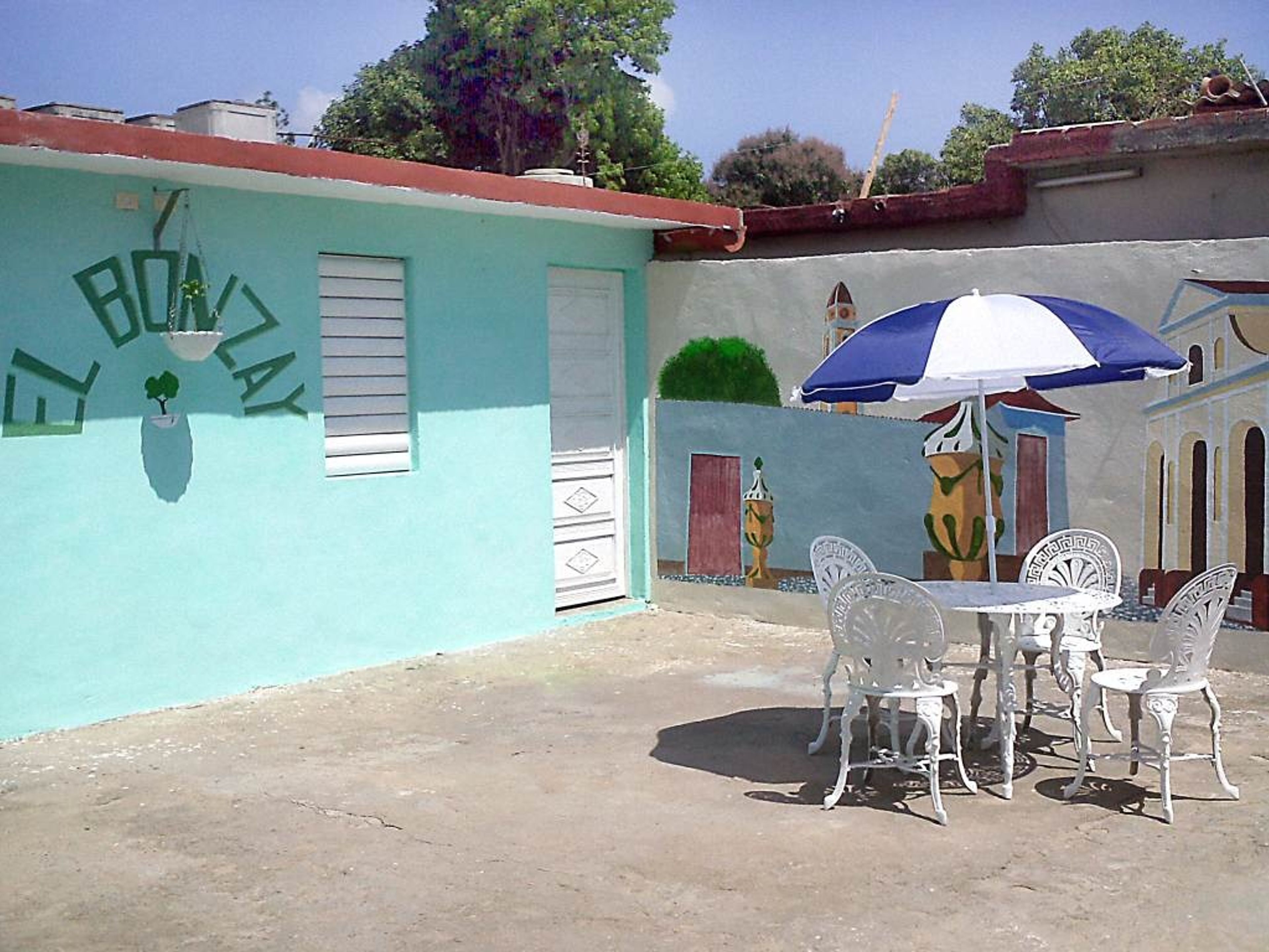 Hostal El Bonzay, CHANZONETA (Fausto Pelayo), No. 194-A - House's terrace view