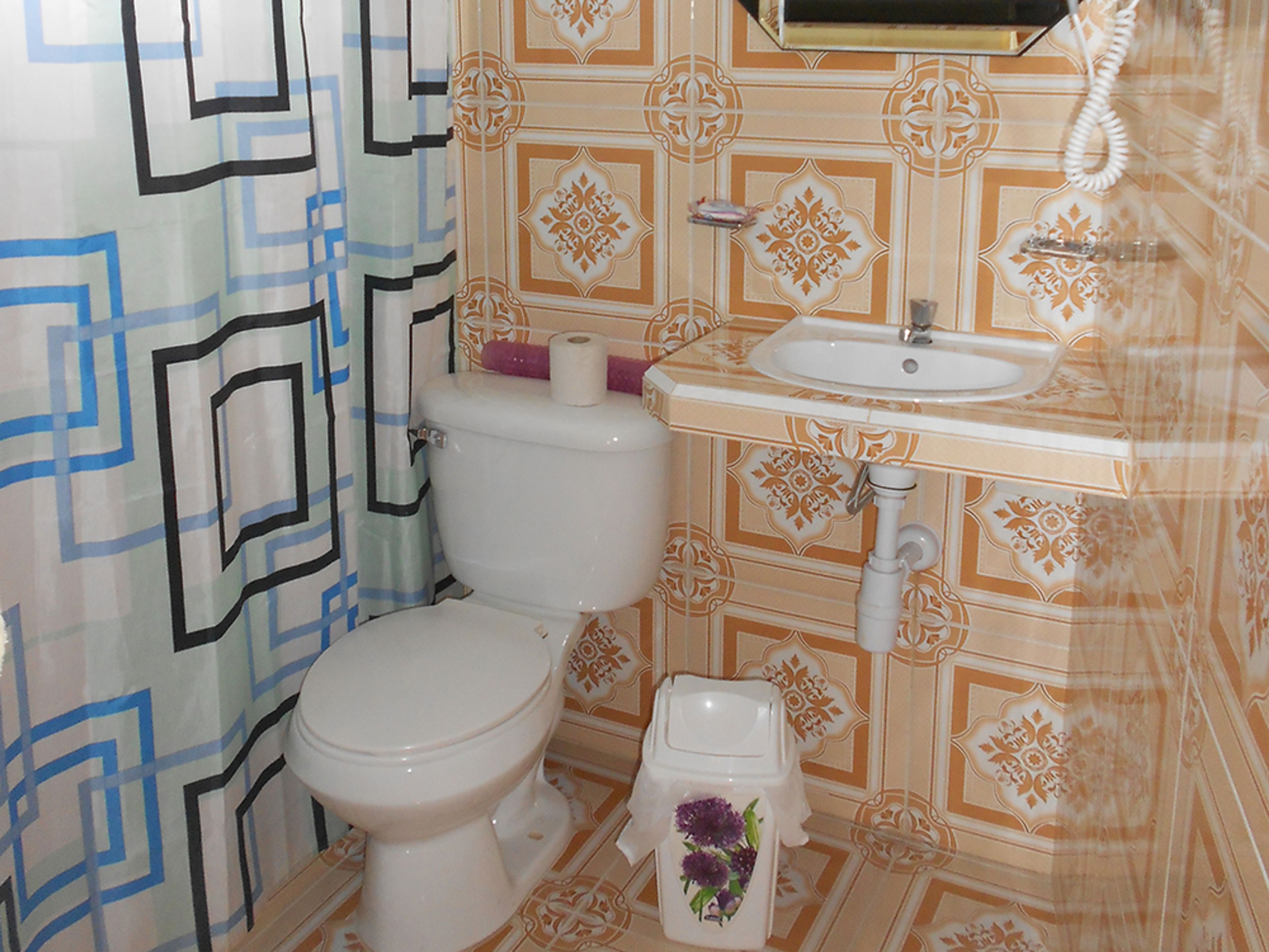Дом Restaurant Yuri y Nino El Campesino, SALVADOR CISNEROS, No. 35Bathroom´s view