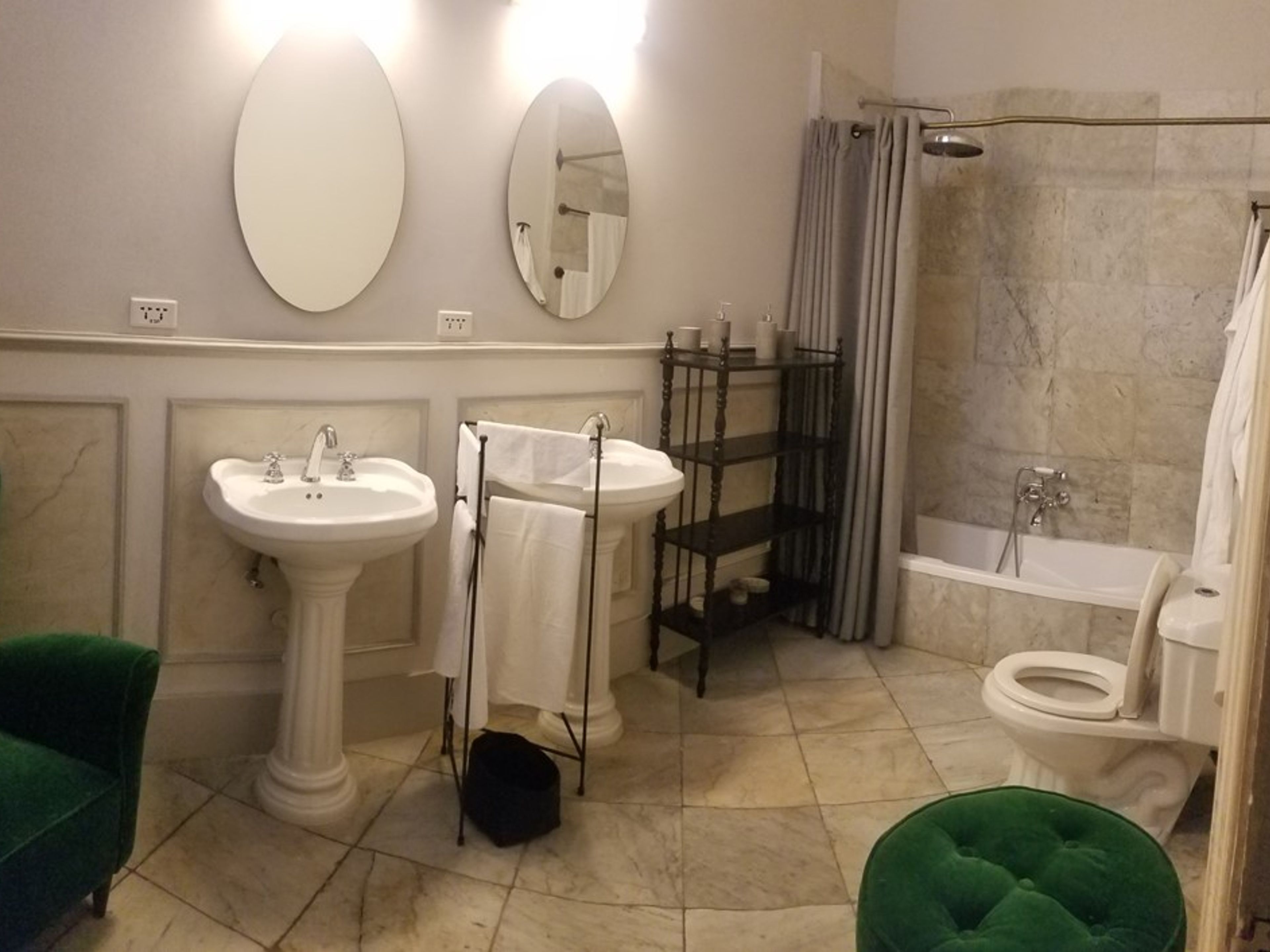 Casa Cuellar, MALECON, No. 251Bathroom´s view