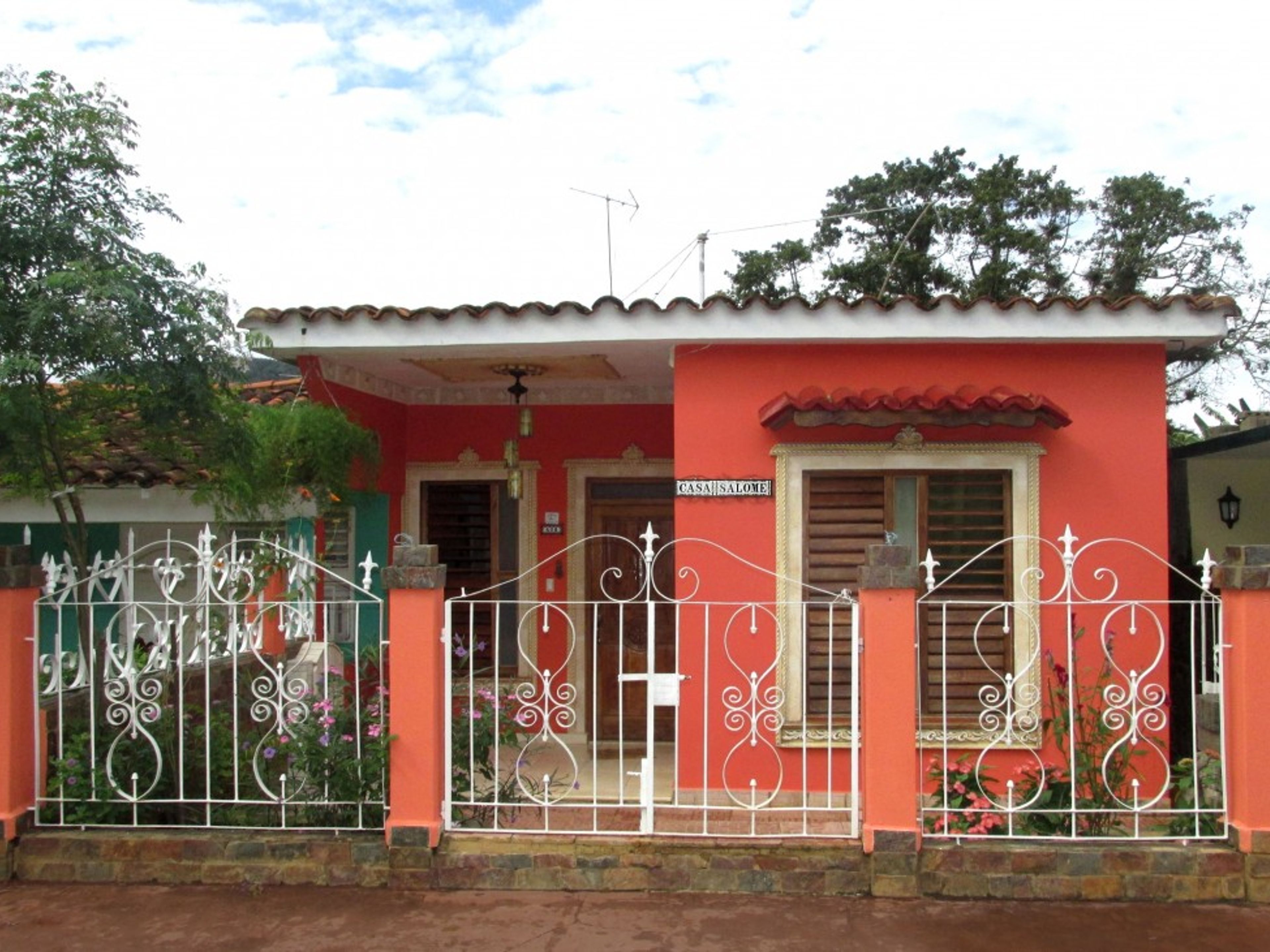 Casa Salome, CAMILO CIENFUEGOS, No.60 B