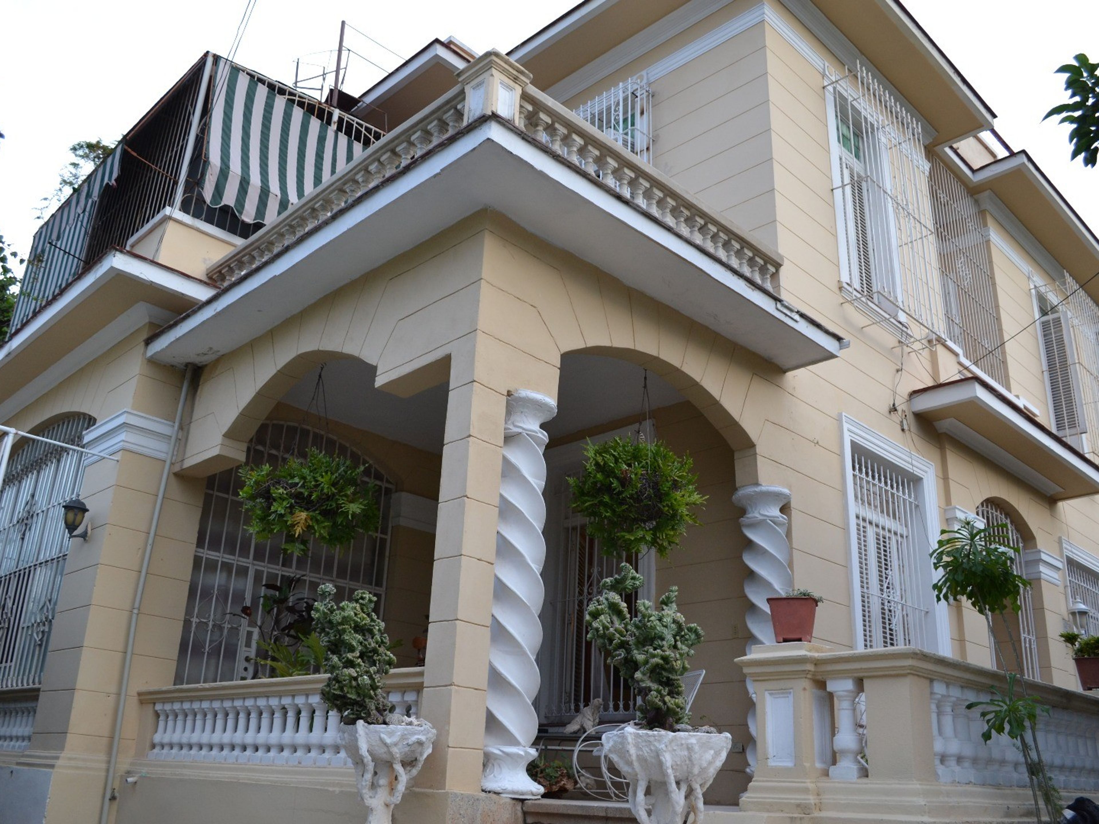 Casa Nostra, CALLE 27, No. 813