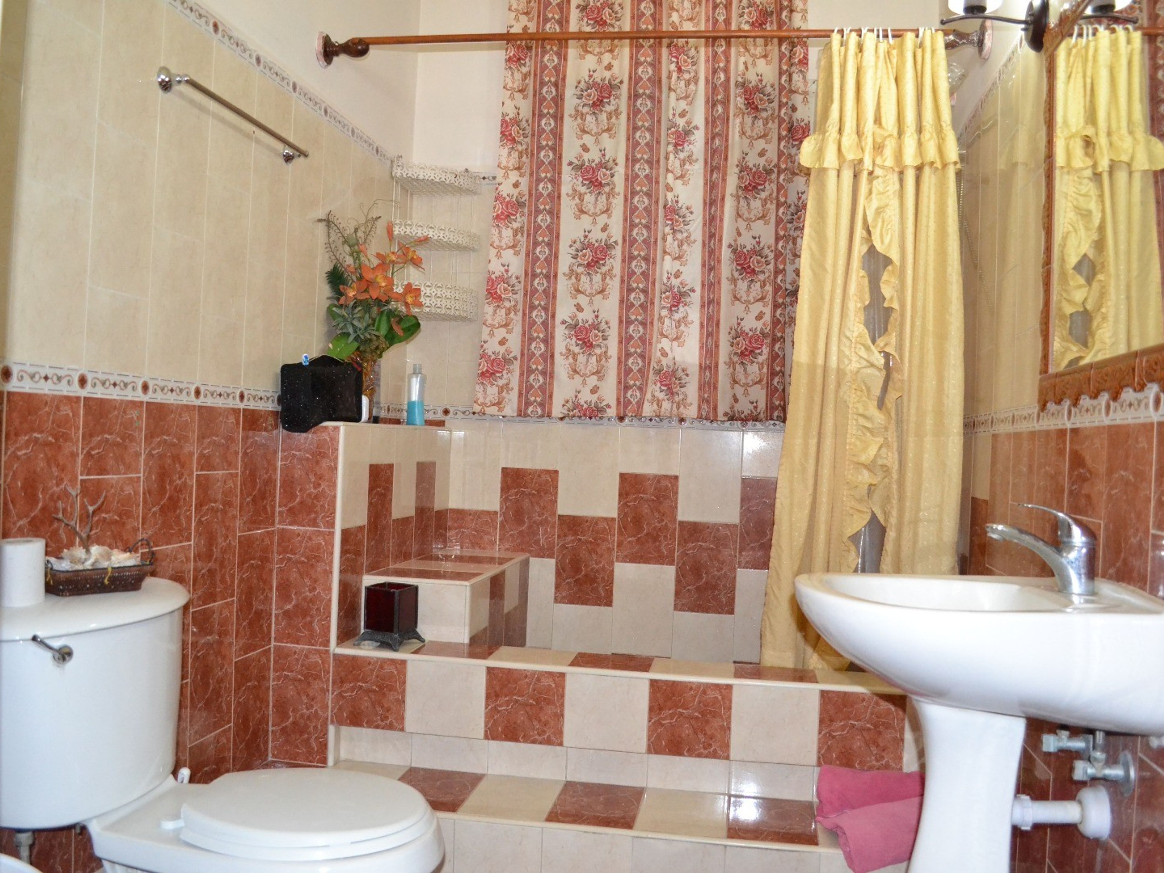 Casa Nostra, CALLE 27, No. 813Bathroom view