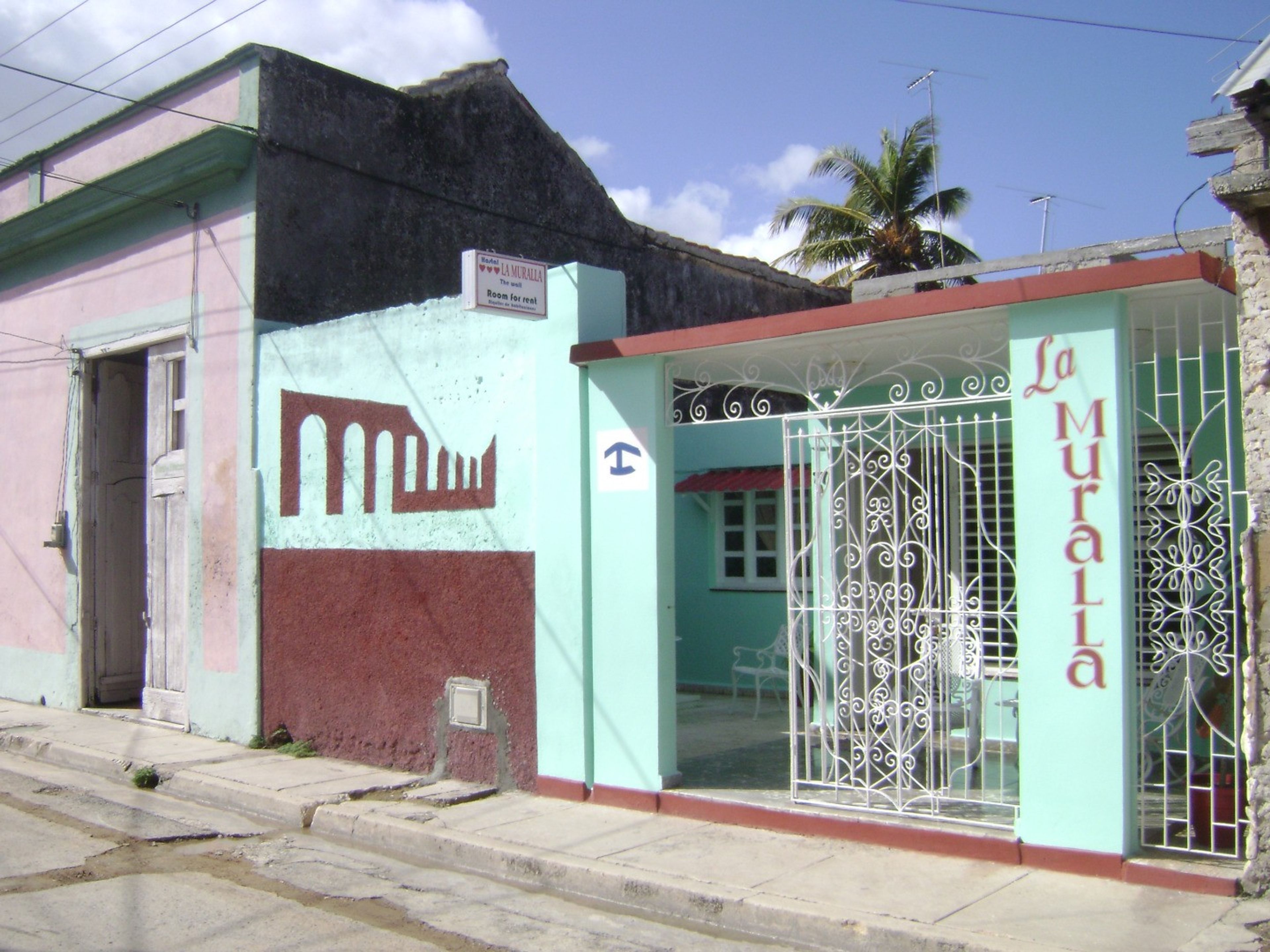 Hostal La Muralla, JOAQUÍN AGÜERO, No. 77-A