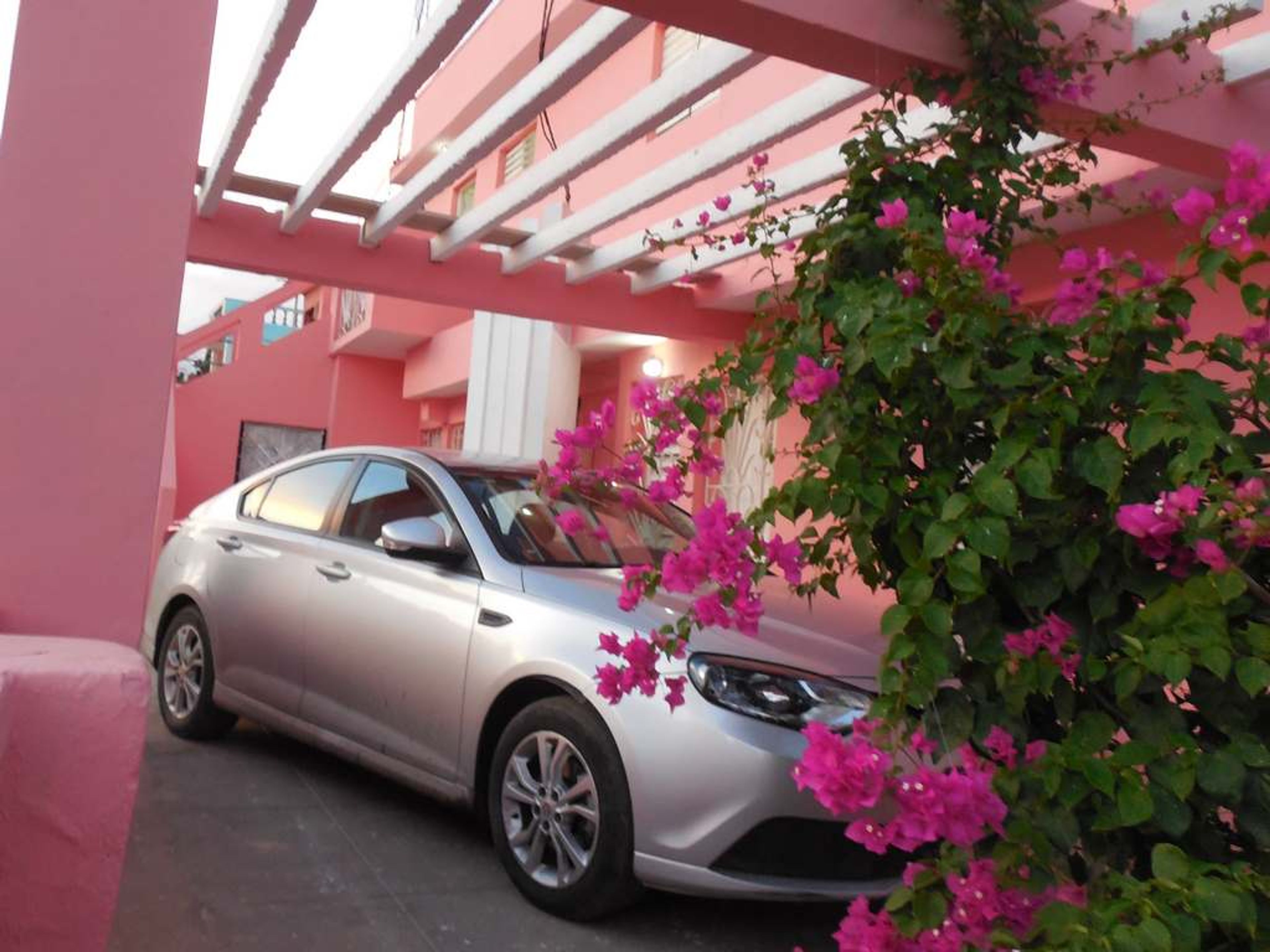 Casa Ruth, FRANK PAÍS (Del Carmen)House's parking view