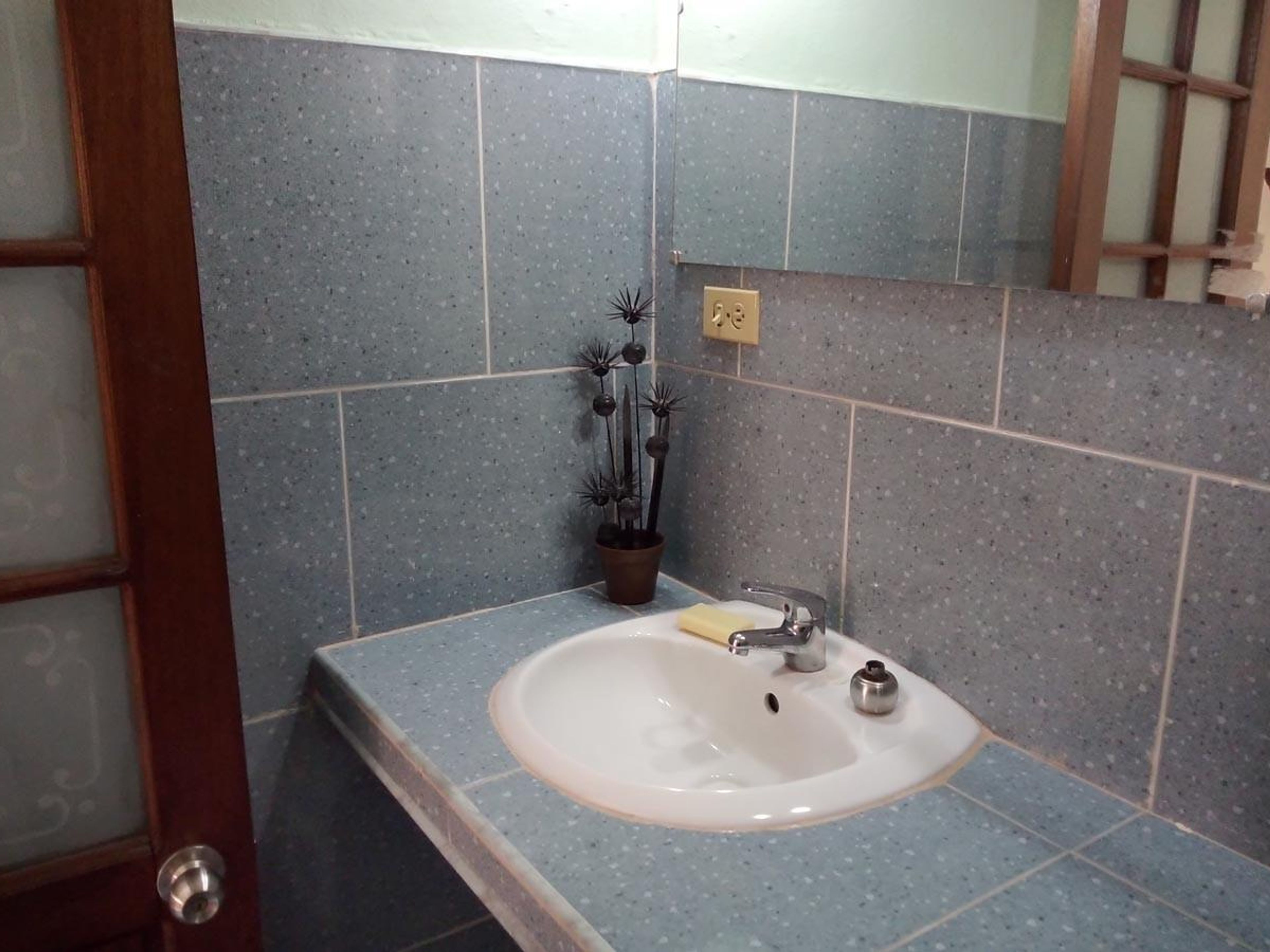 Hostal Yaquelin Arrechea, JESUS MENENDEZ (Alameda), No. 60Bathroom´s view