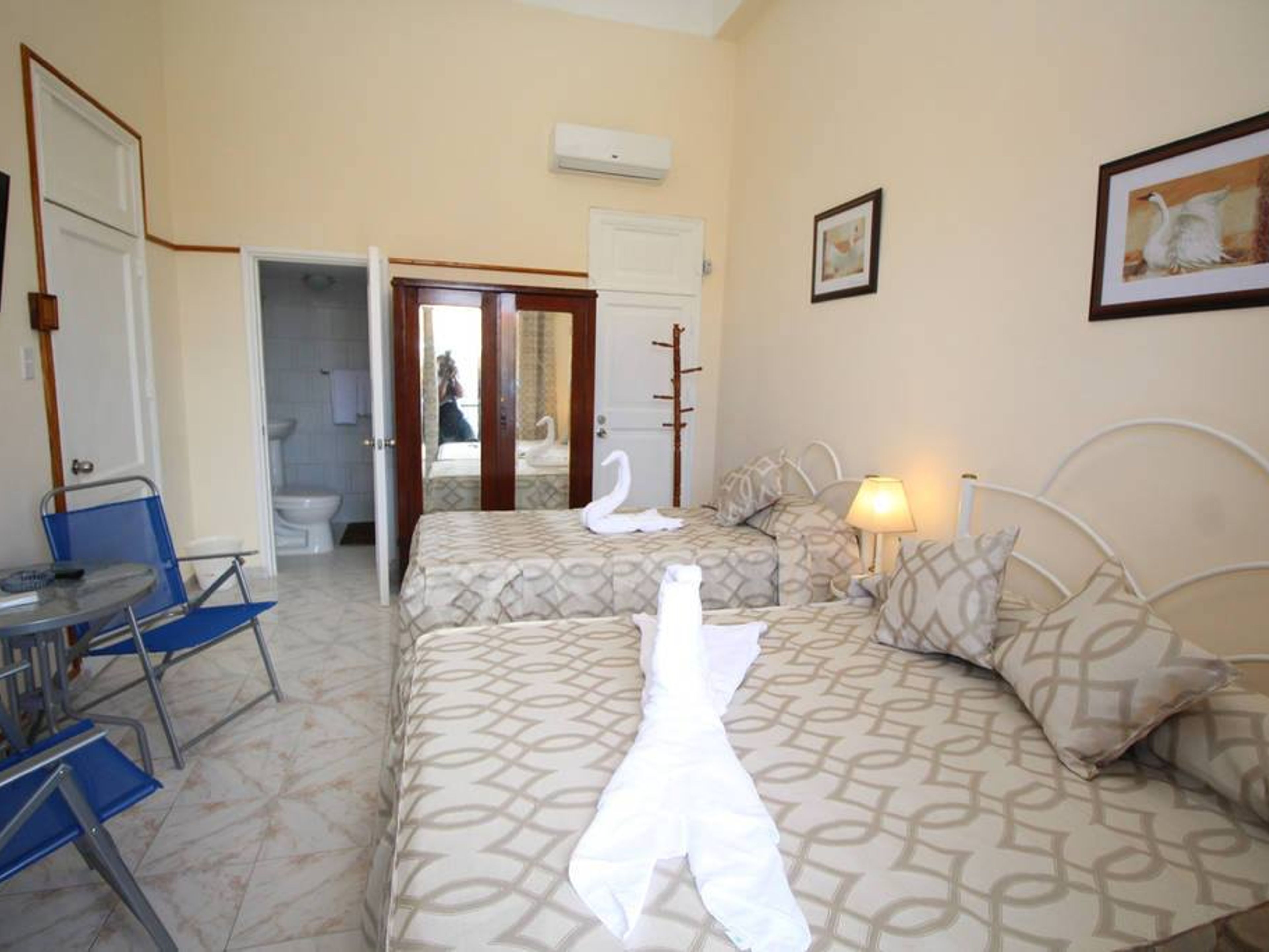 Casa Villamolk en Plaza Vieja, MERCADERES, No. 313Standard room