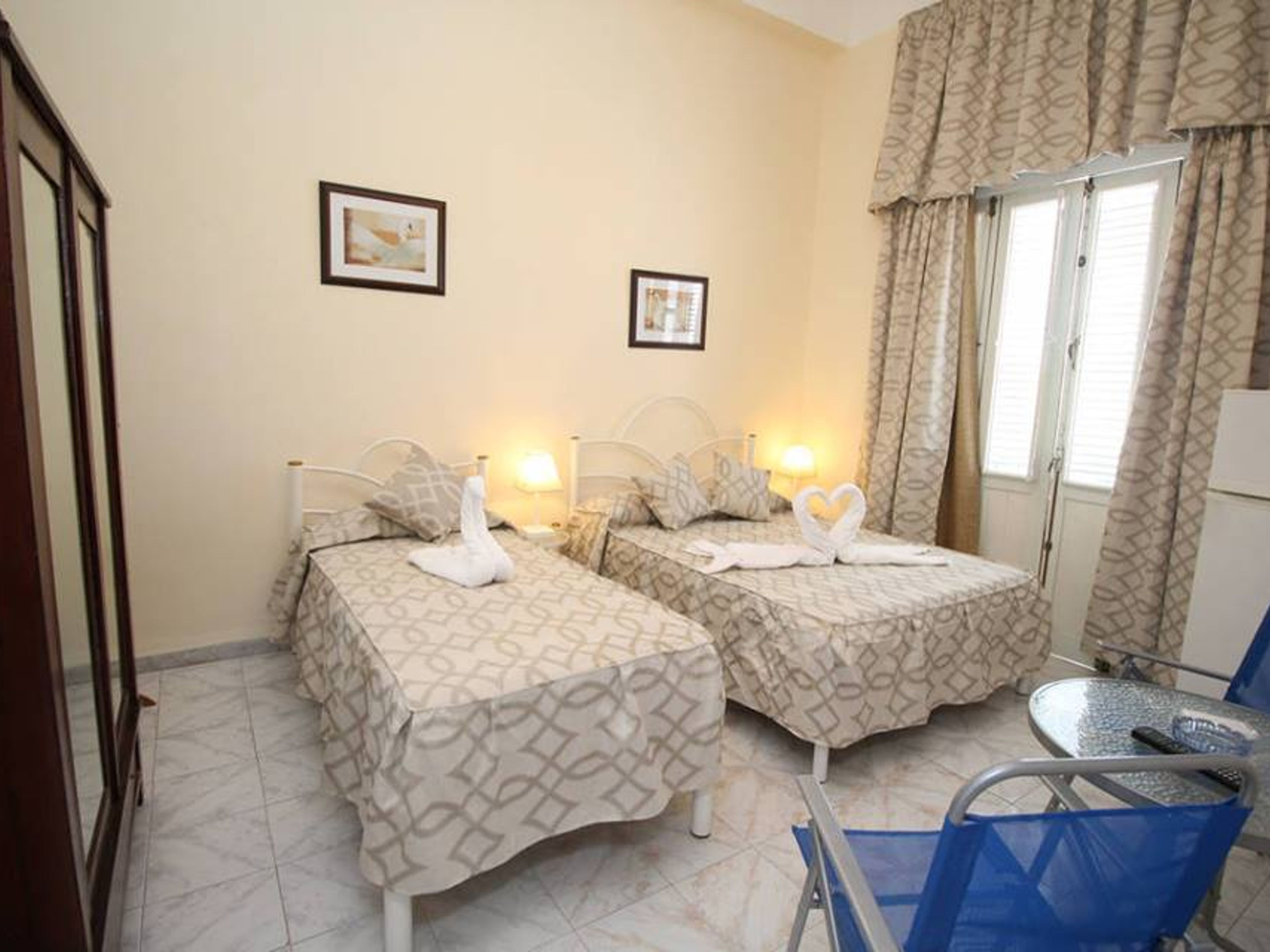 Casa Villamolk en Plaza Vieja, MERCADERES, No. 313Standard room