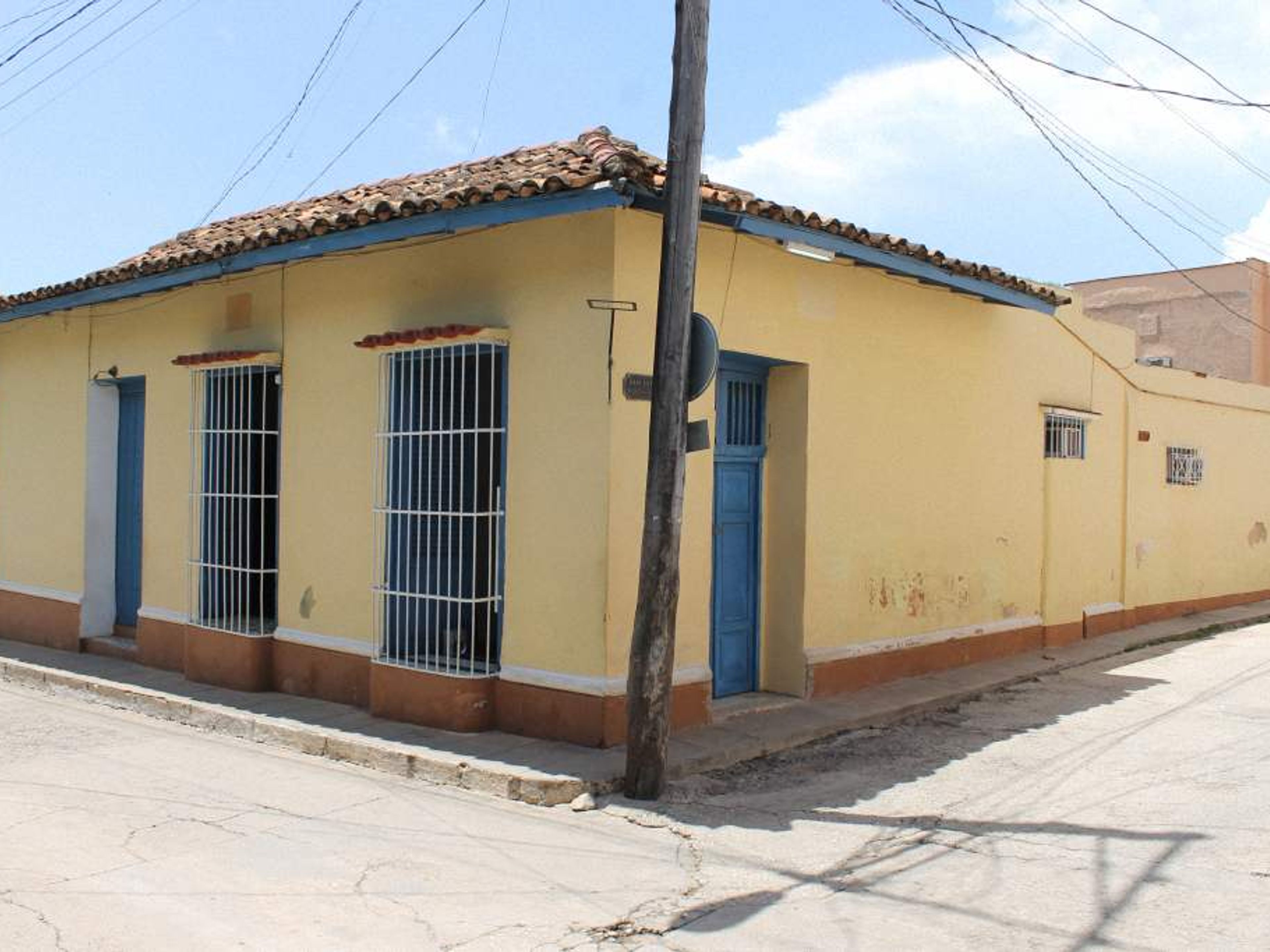 Hostal Riselda, FRANCISCO J. ZERQUERA (Rosario), No. 261
