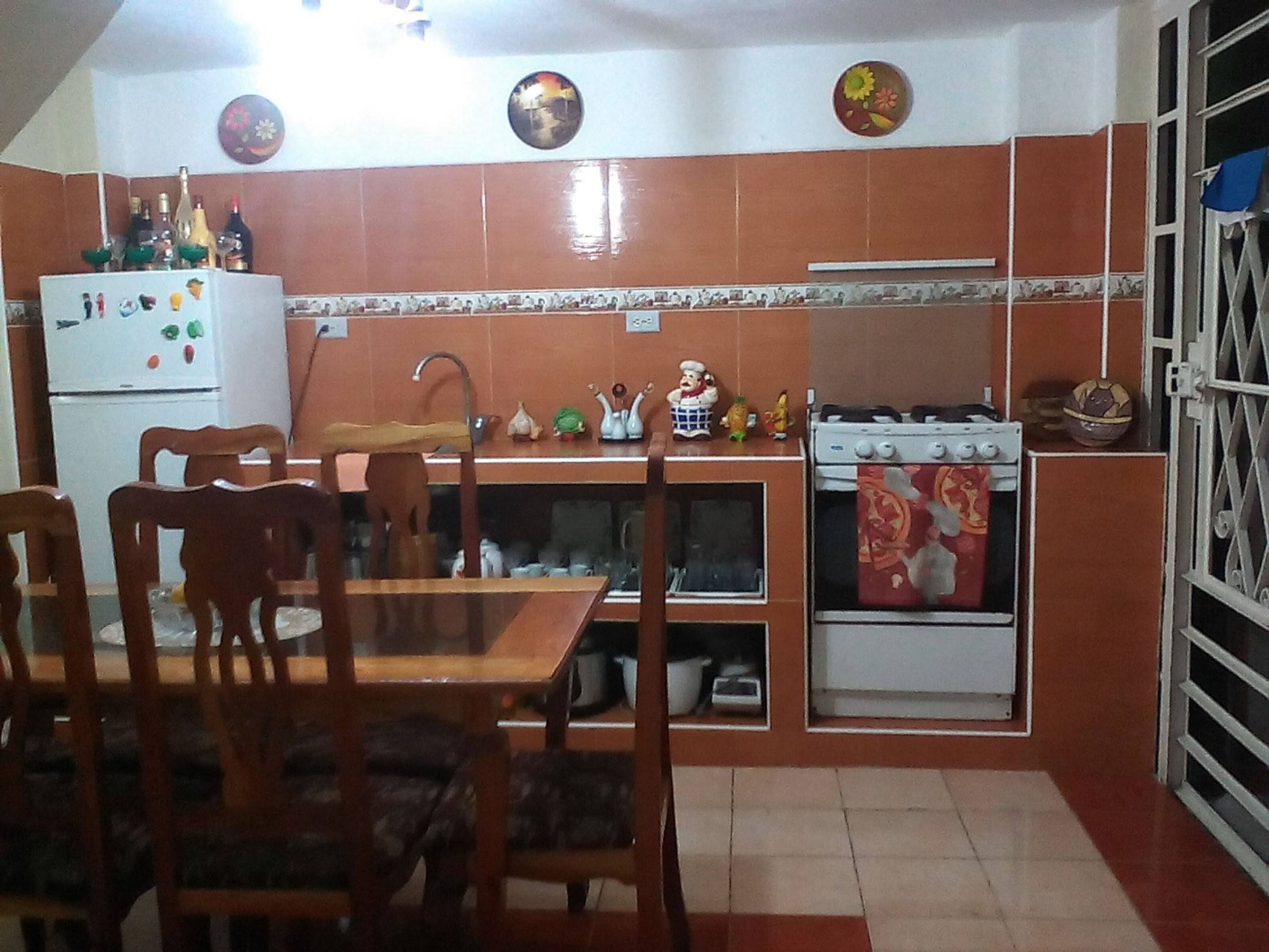 Apartamento Mayrenis y Maynoldis, SAN JUAN DE DIOS, No. 108 - Apartment´s kitchen- dinning view