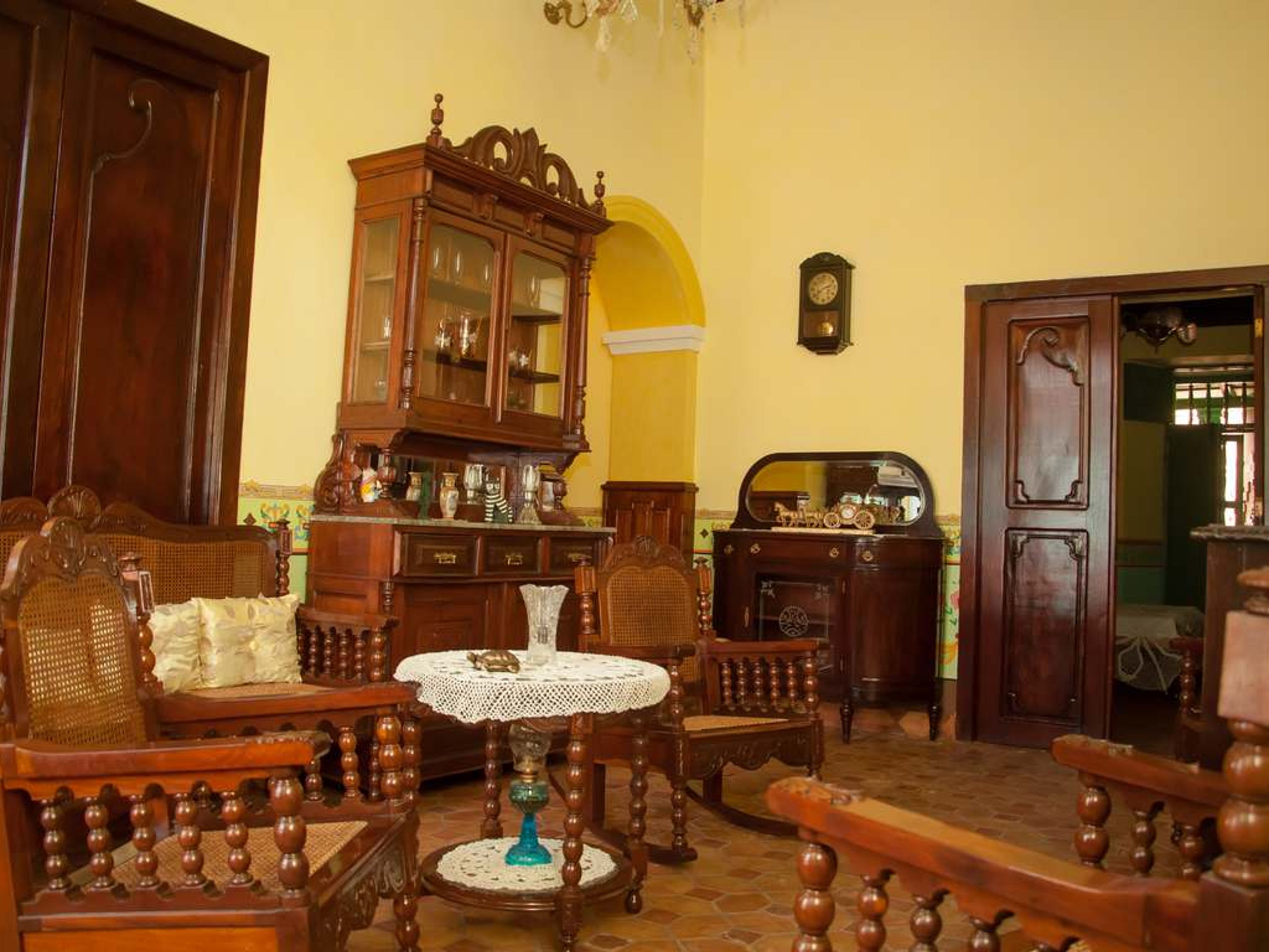 Hostal Casa Segarte 1749, JESÚS MENÉNDEZ (Alameda) No. 213House's living room